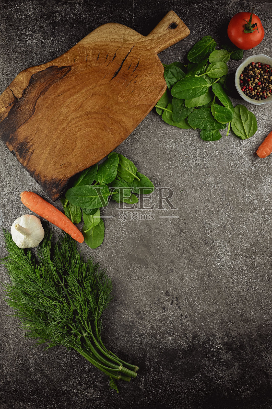 有机蔬菜和绿色蔬菜与木板照片摄影图片