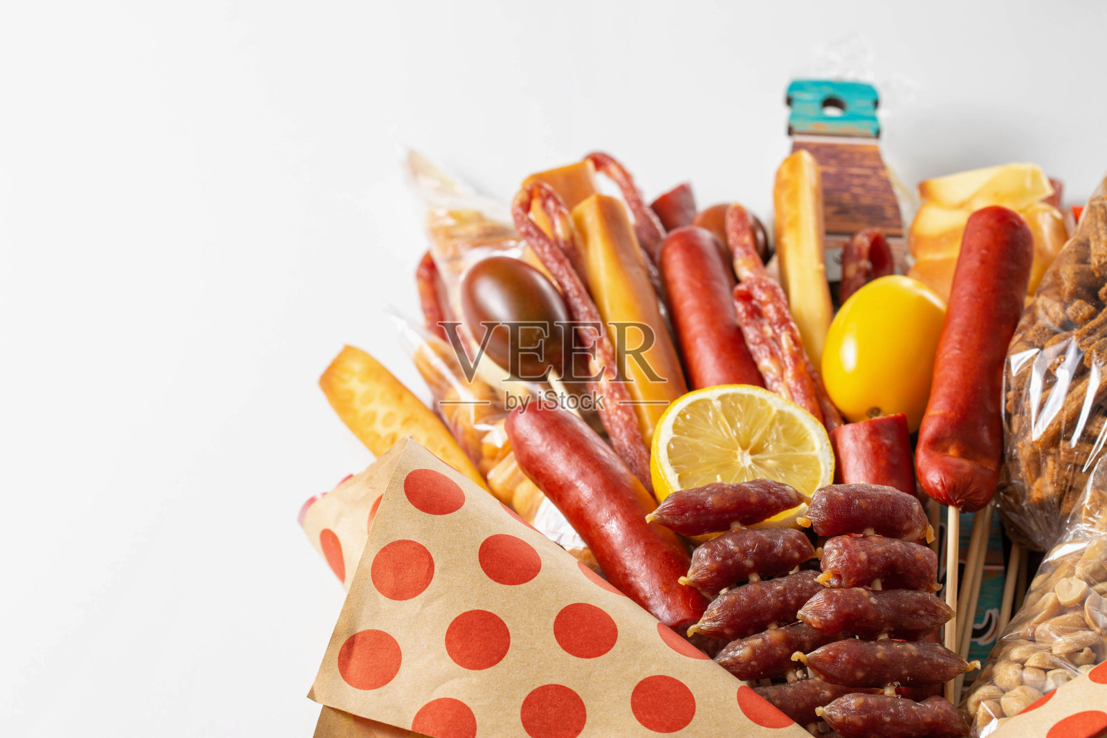 美味的肉类和奶酪的香味。啤酒小吃，男人的礼物，特写镜头照片摄影图片