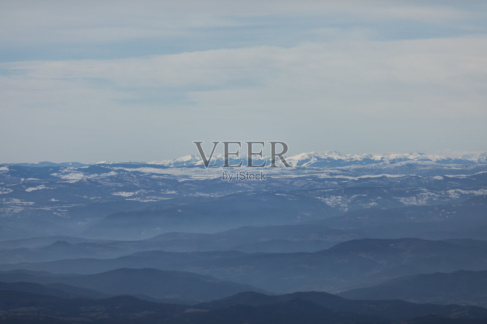 远处的群山照片摄影图片