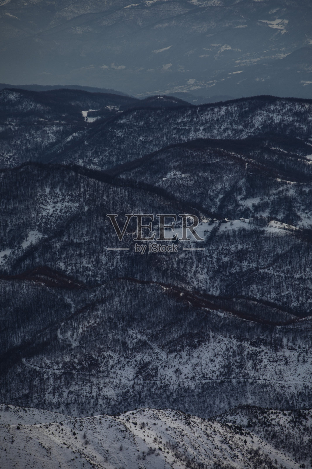 树木繁茂的小山照片摄影图片