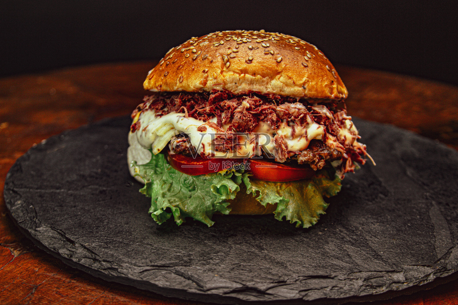 粉碎美味的汉堡照片摄影图片