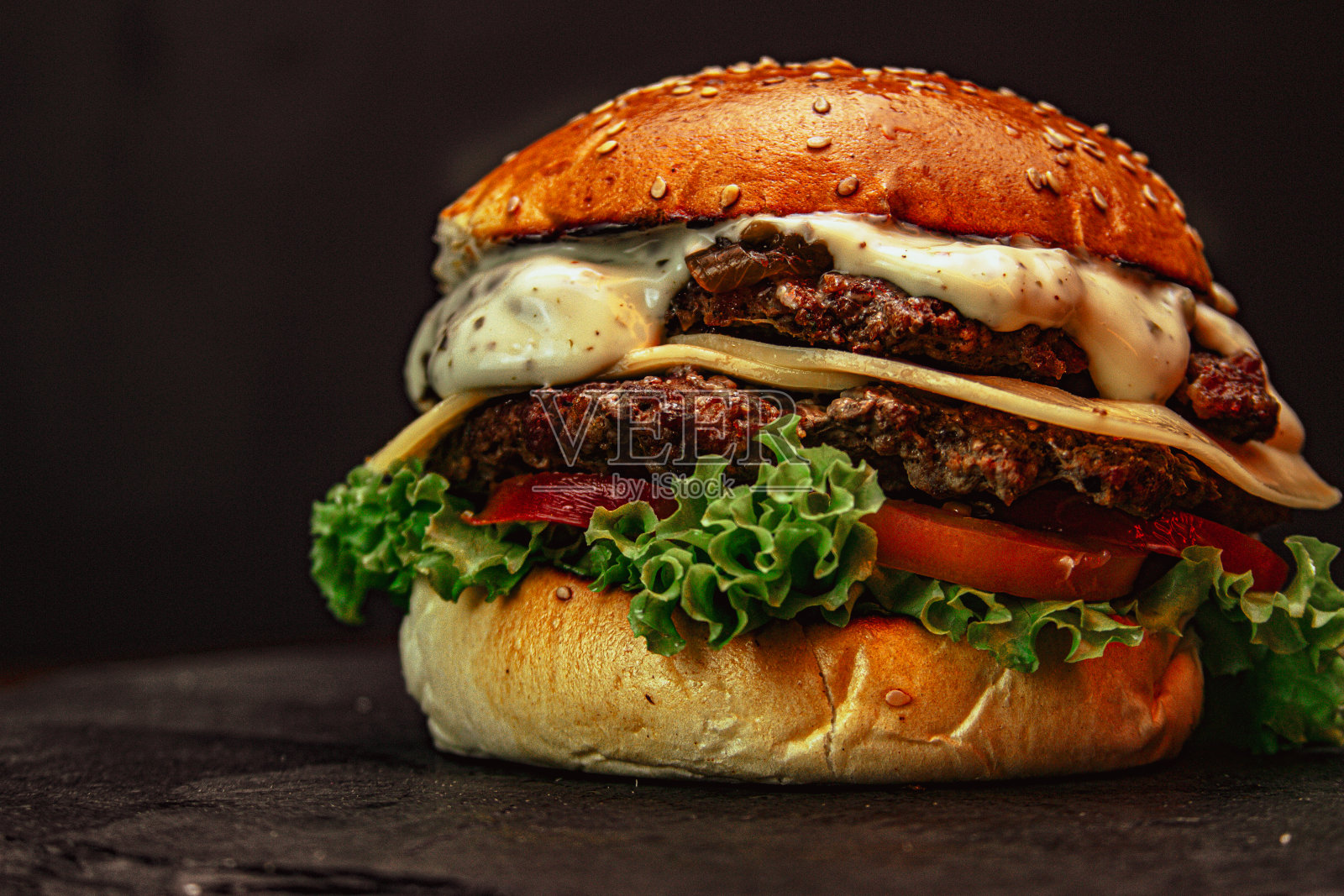 粉碎美味的汉堡照片摄影图片