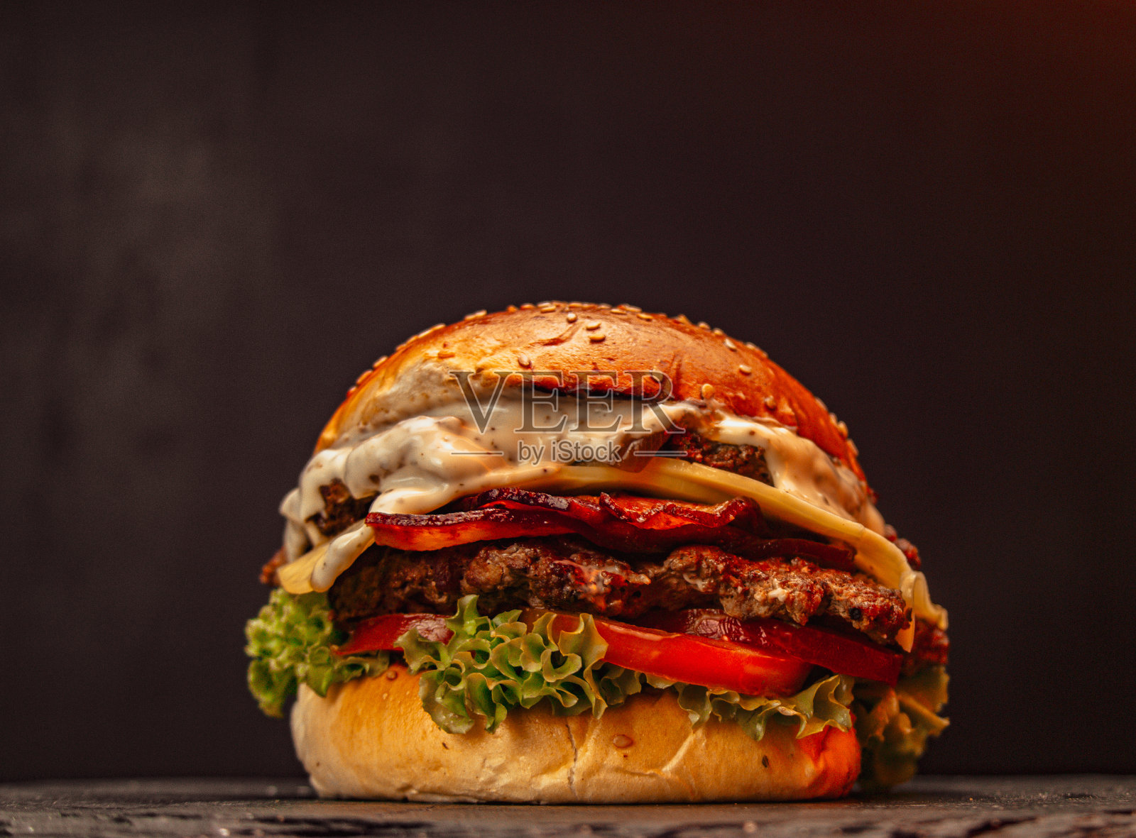 粉碎美味的汉堡照片摄影图片