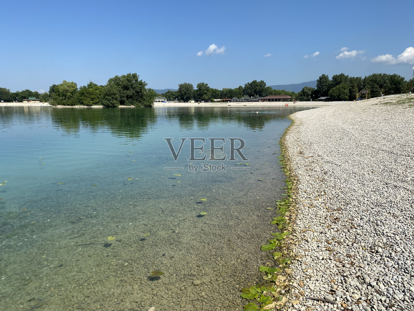 Jarun海滩或沐浴地 夏季小Jarun湖，萨格勒布 - 克罗地亚（Plaža Jarun ili kupalište malo jarunsko jezero tijekom ljeta （RŠC Jarun）， 萨格勒布 - Hrvatska）照片摄影图片