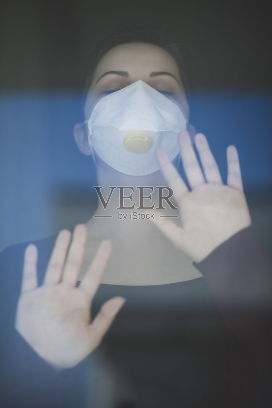 新冠肺炎和医用口罩照片摄影图片