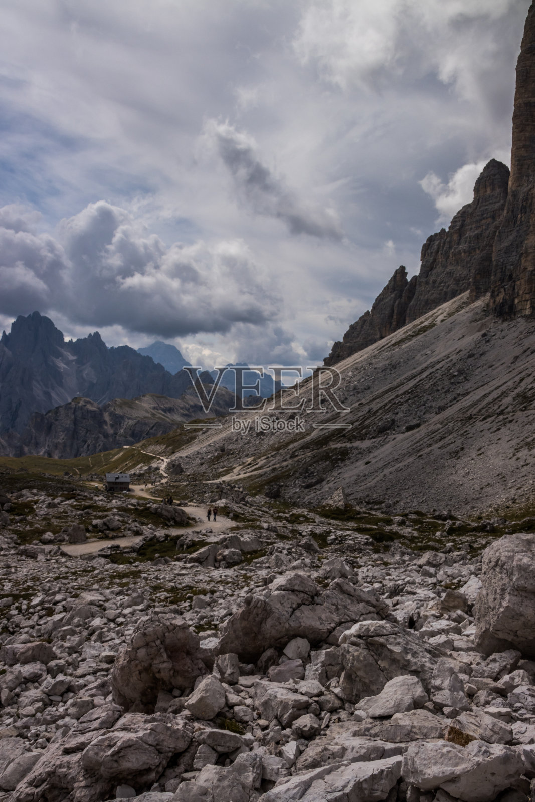 白云石的山间小道照片摄影图片