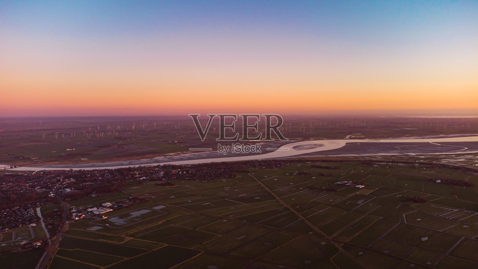 北海日落的鸟瞰图照片摄影图片