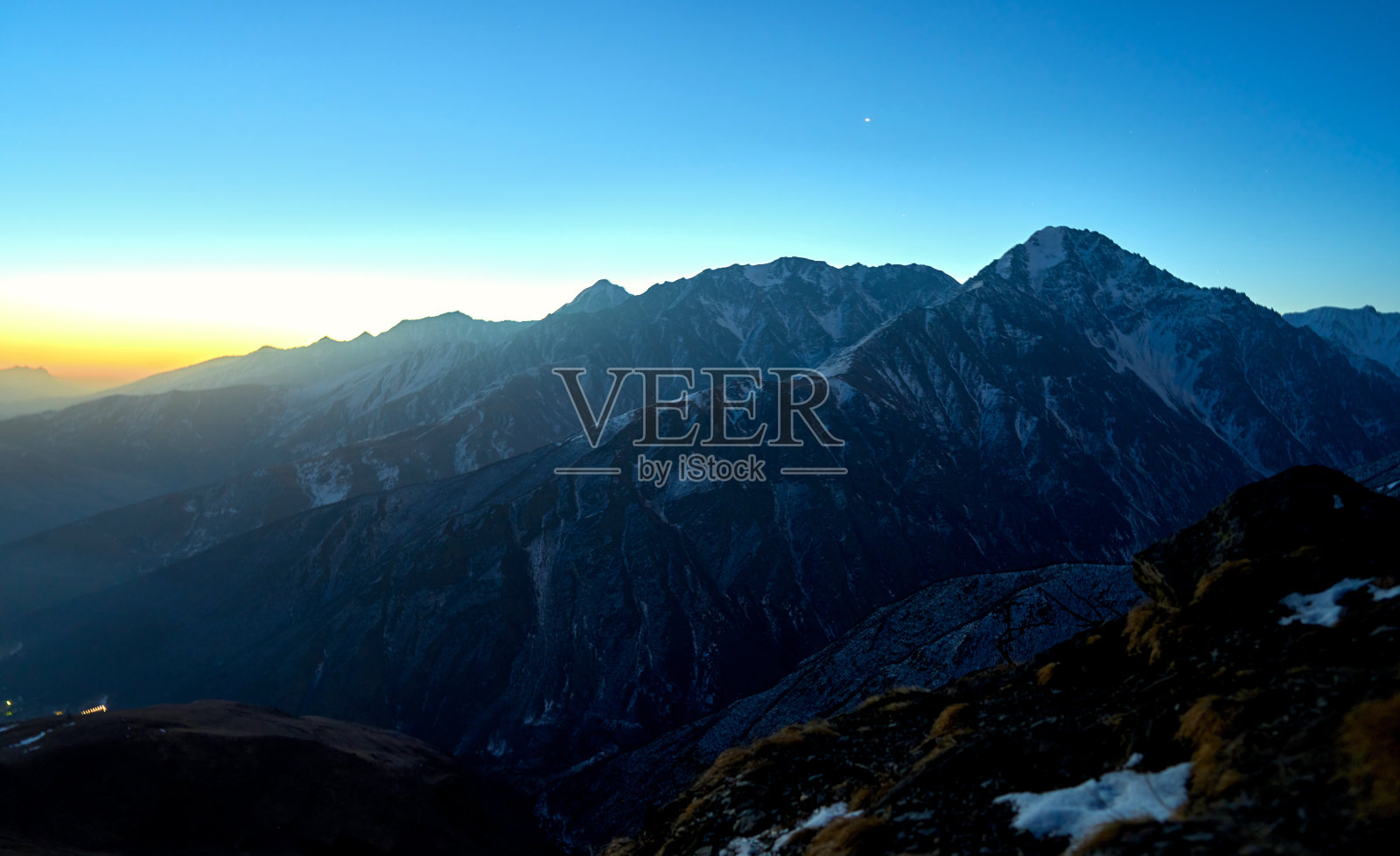 高加索山脉的黎明照片摄影图片