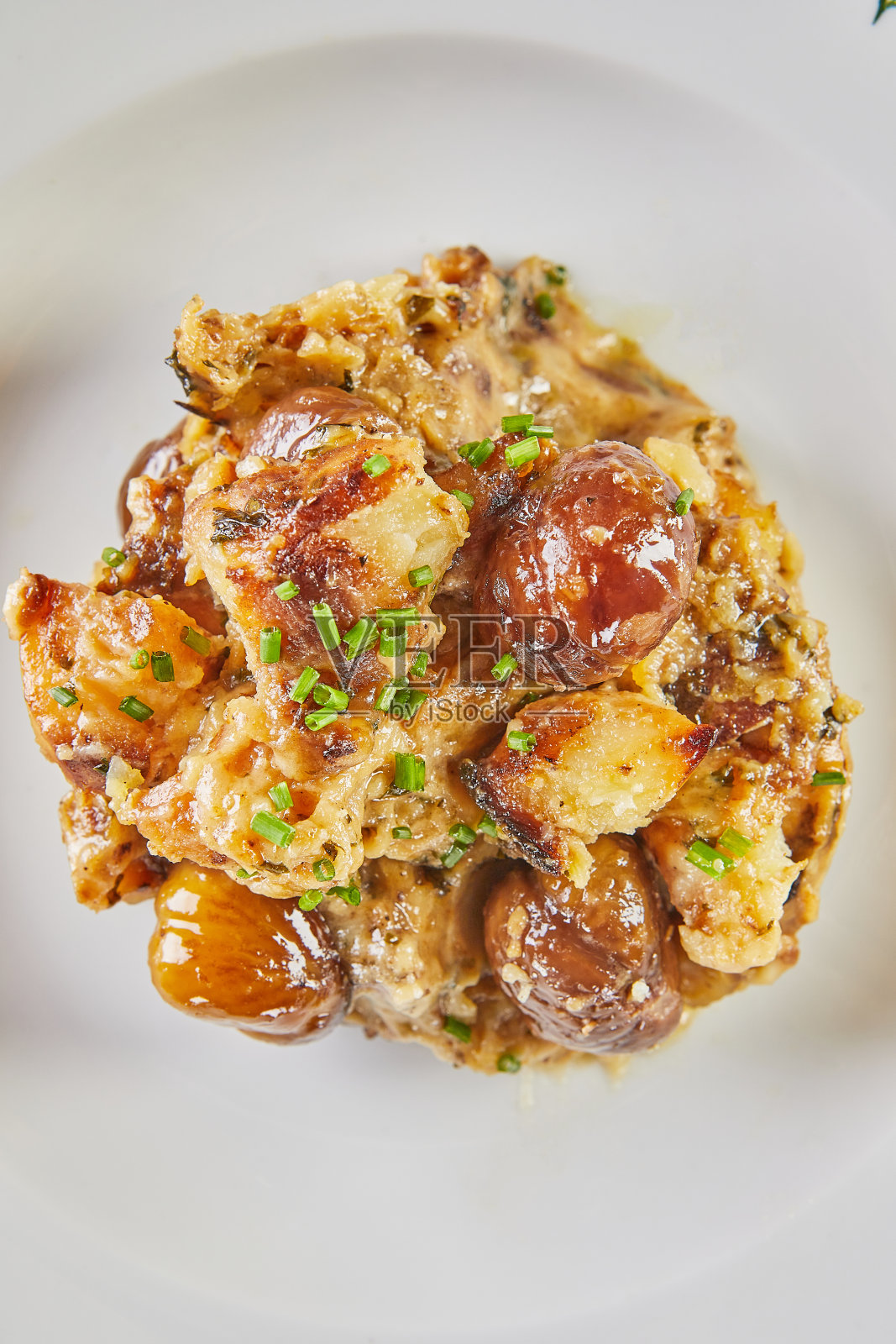 土豆和栗子炖菜，法式美食照片摄影图片