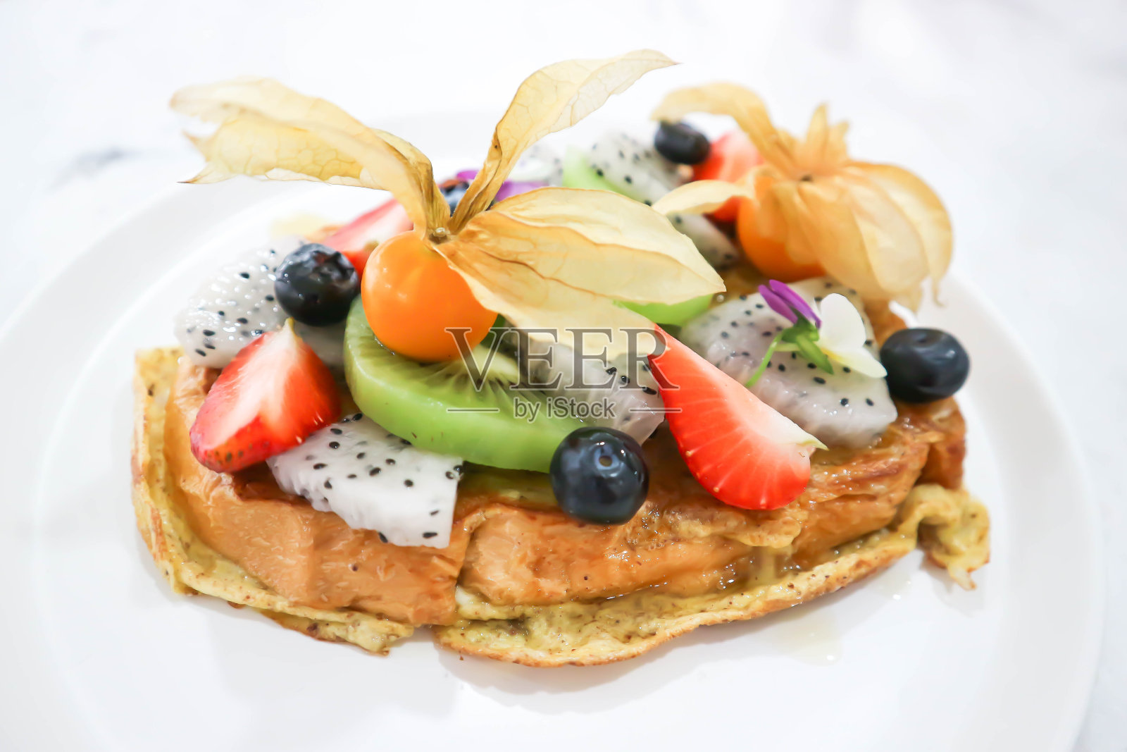 吐司或法式吐司加水果照片摄影图片