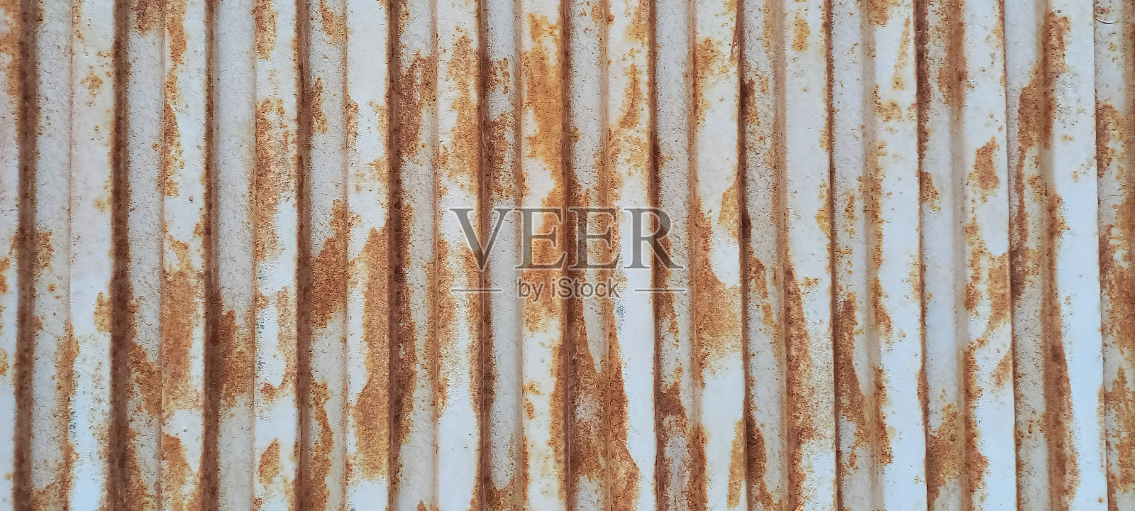 压花金属。生锈的金属质感。心疼白色油漆金属纹理照片摄影图片