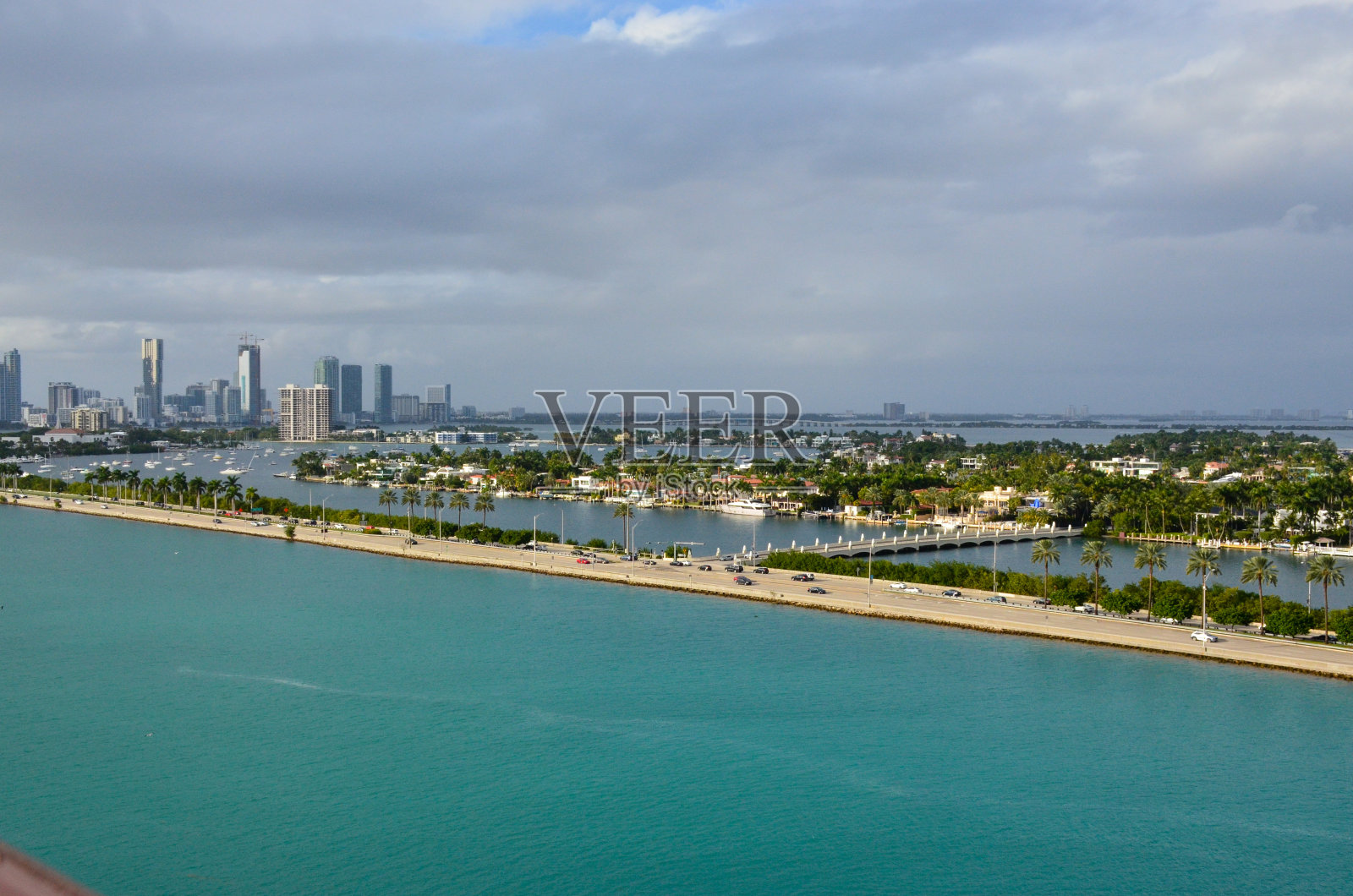 迈阿密海滩，迈阿密港的南海滩天际线。照片摄影图片