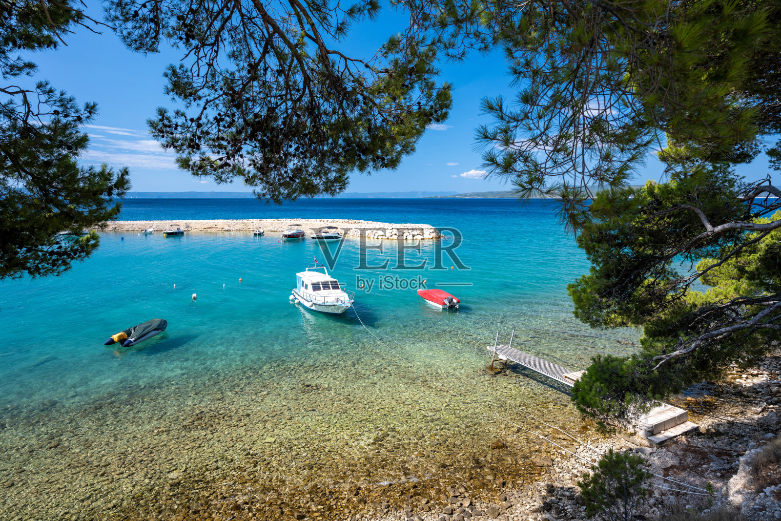 克罗地亚达尔马提亚马卡斯卡里维埃拉的普罗马吉纳小港口照片摄影图片