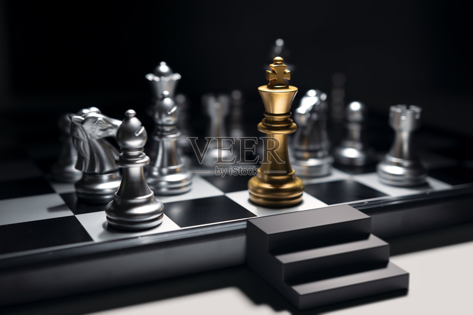 金王棋被敌人包围照片摄影图片