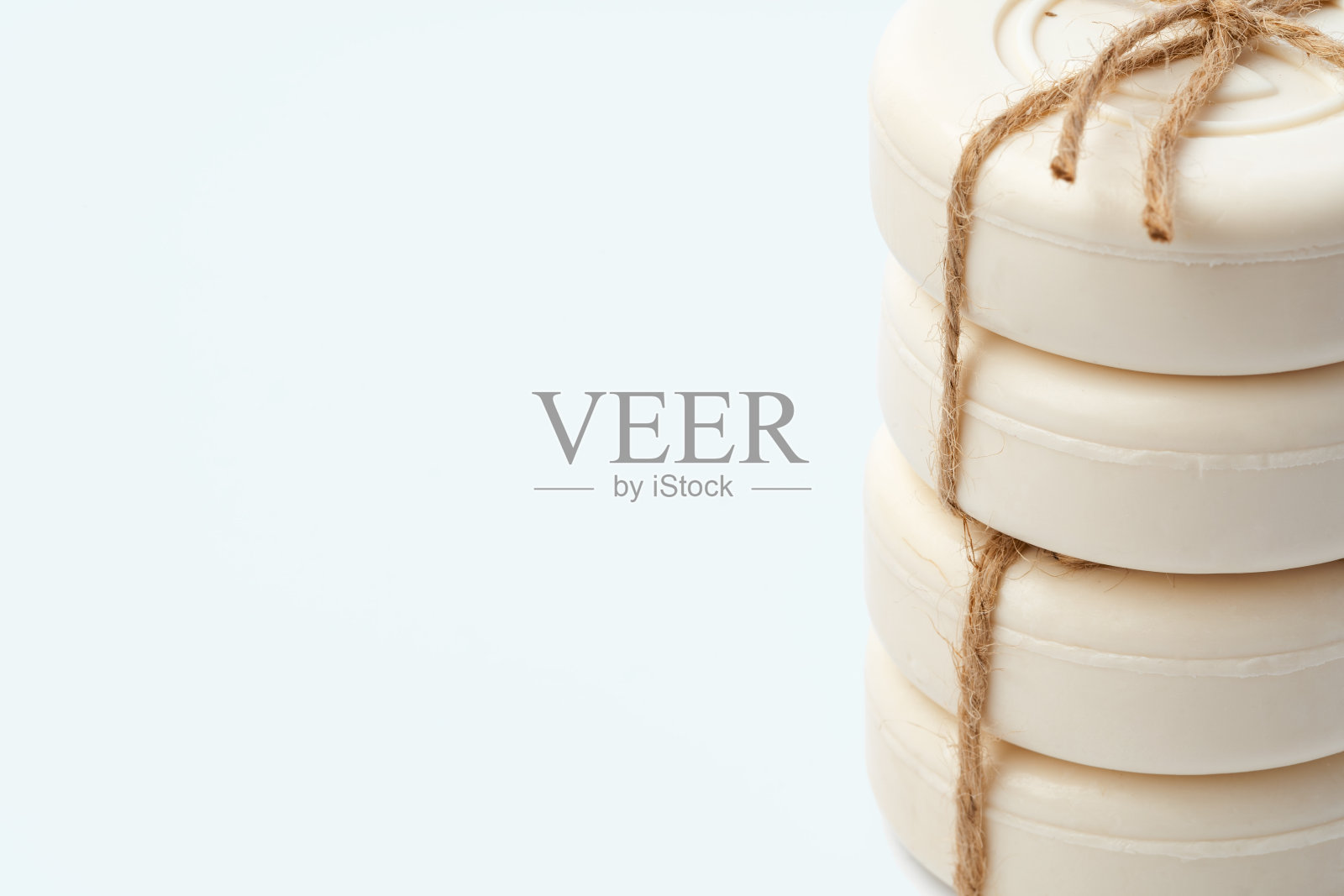 近距离的卫生香皂隔离在白色背景上照片摄影图片