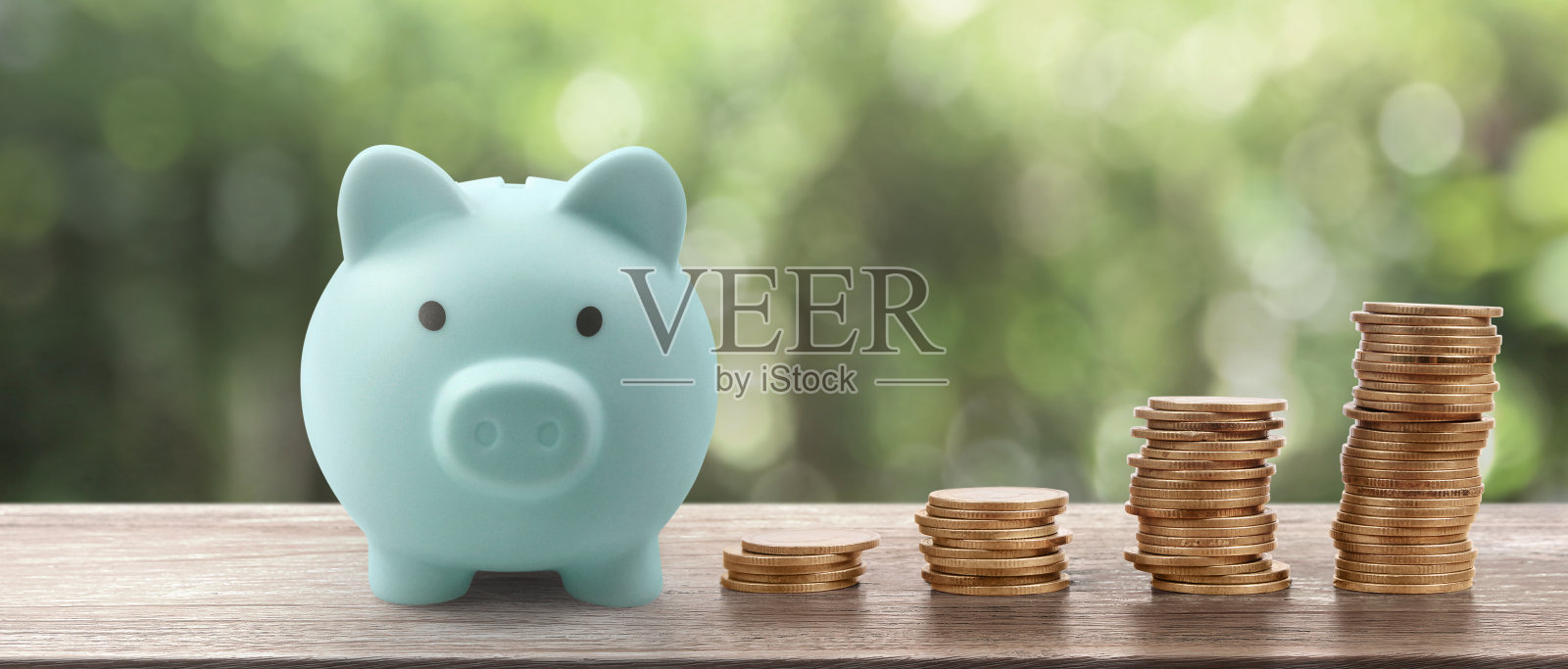 叠币与交易图，金融投资概念。和小猪银行照片摄影图片