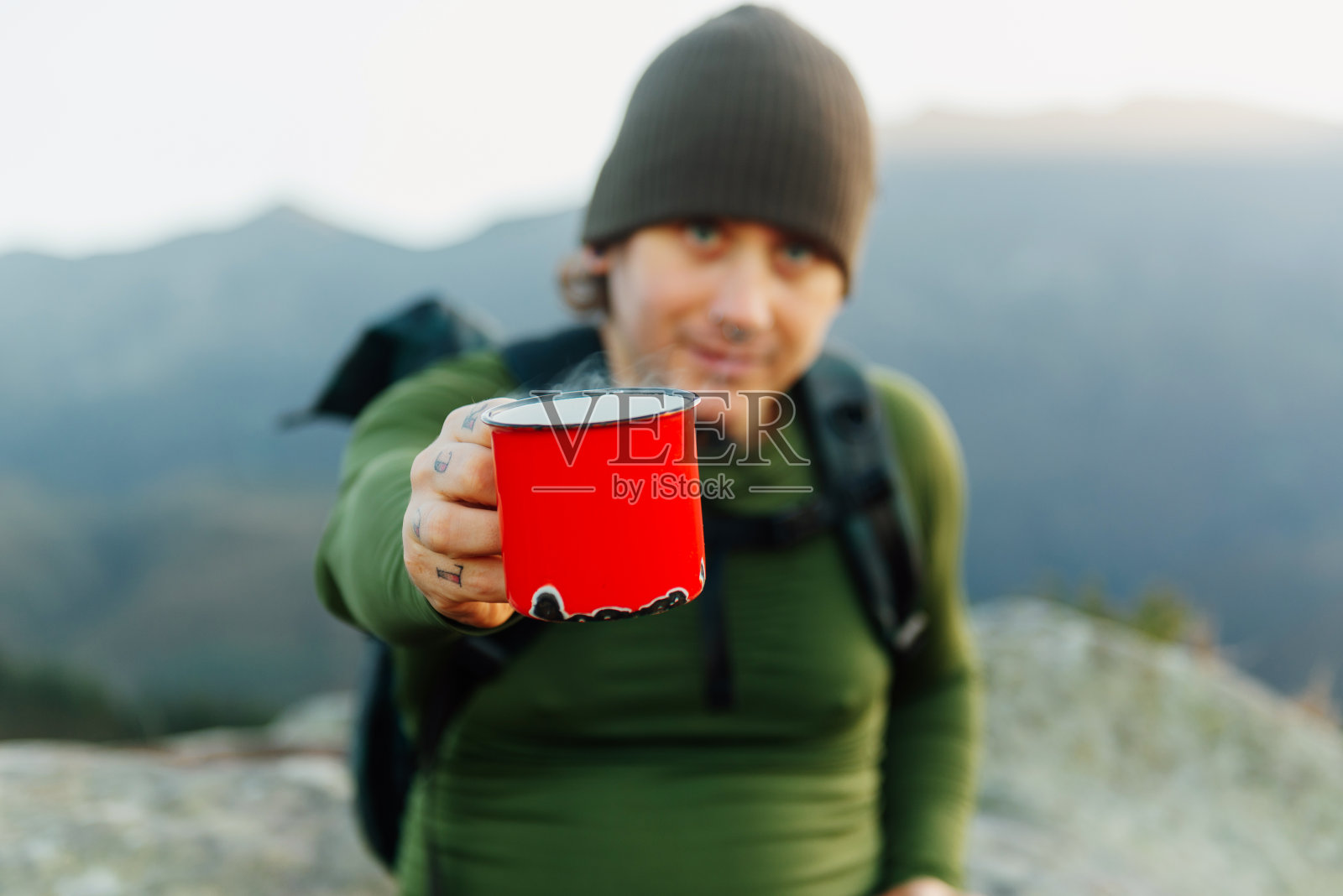 纹身徒步旅行者的人照片摄影图片