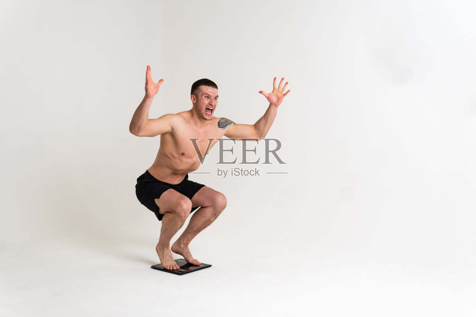 男人带着体重健康思考，健康和运动上白色的背景肌肉，男人医学，人类慢性。腰椎病，问题受吸引照片摄影图片