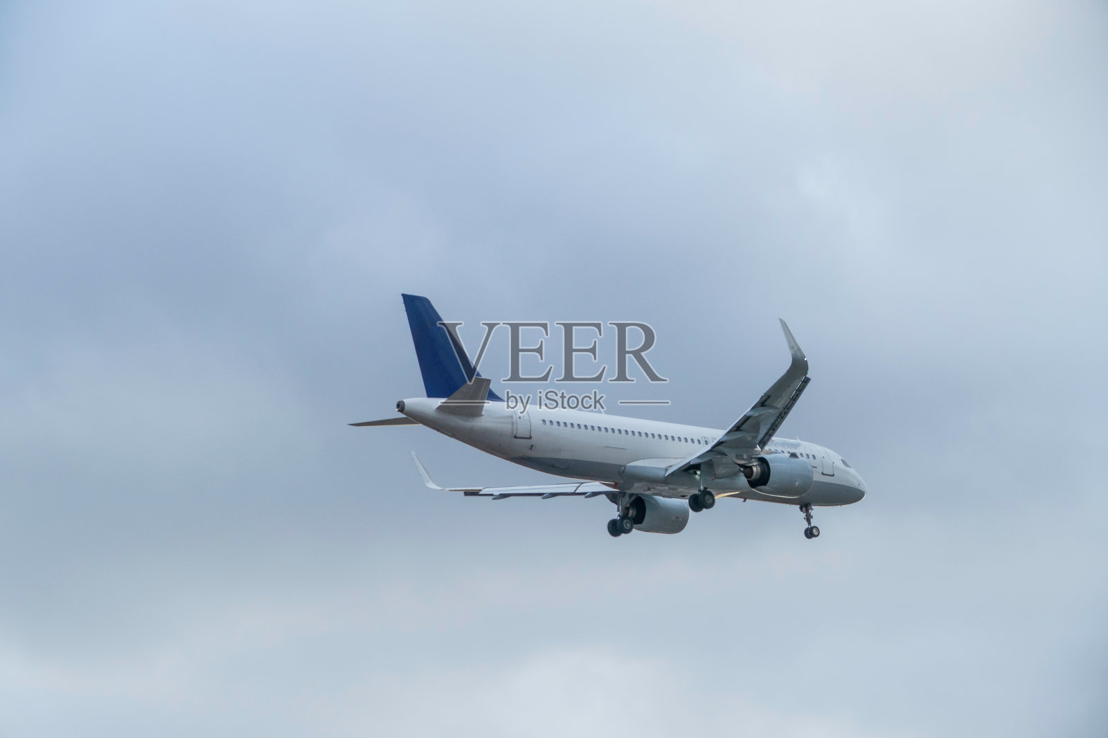 飞行飞机的侧视图照片摄影图片