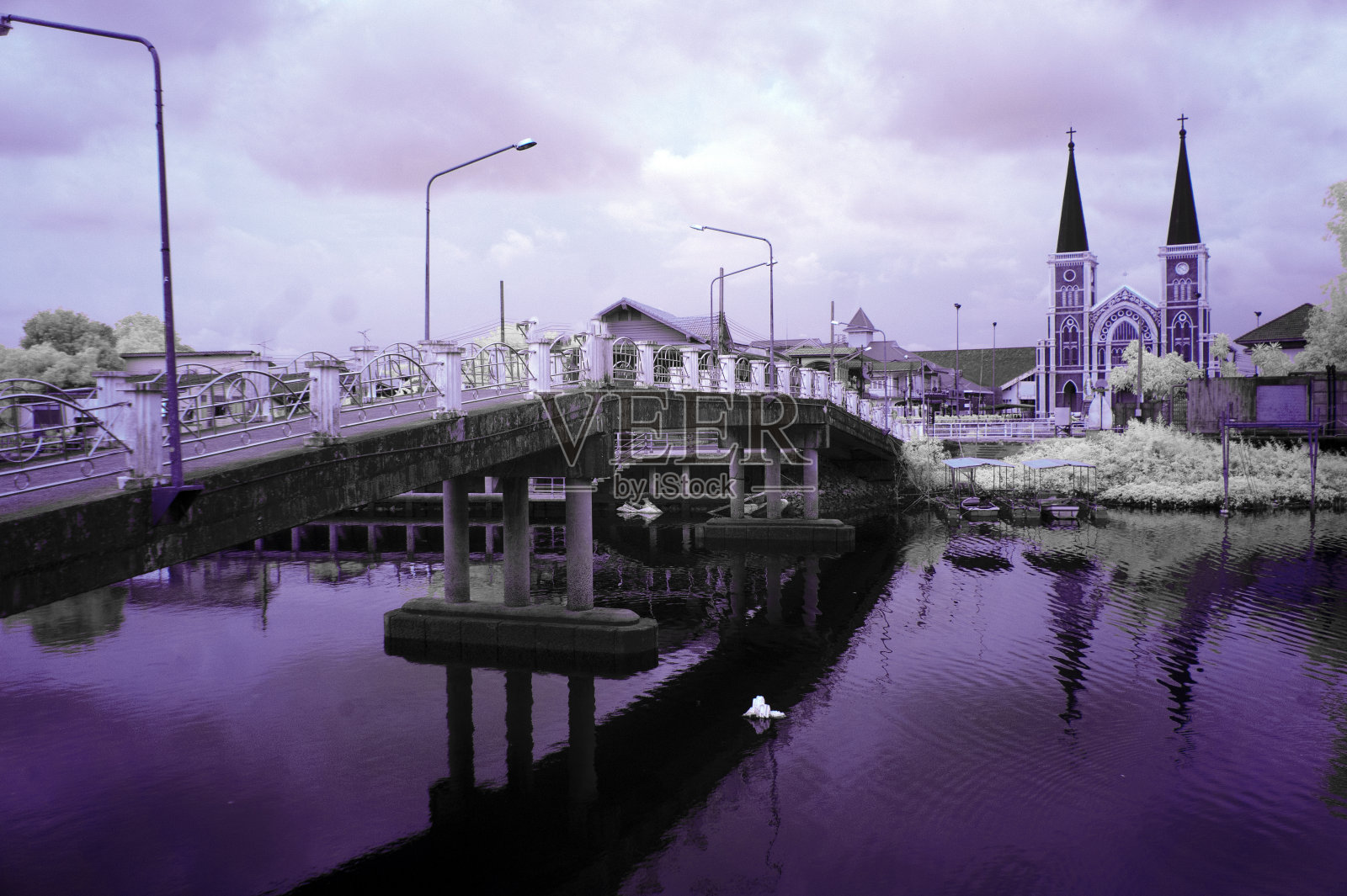 Chanthaburi河的近红外景观照片摄影图片