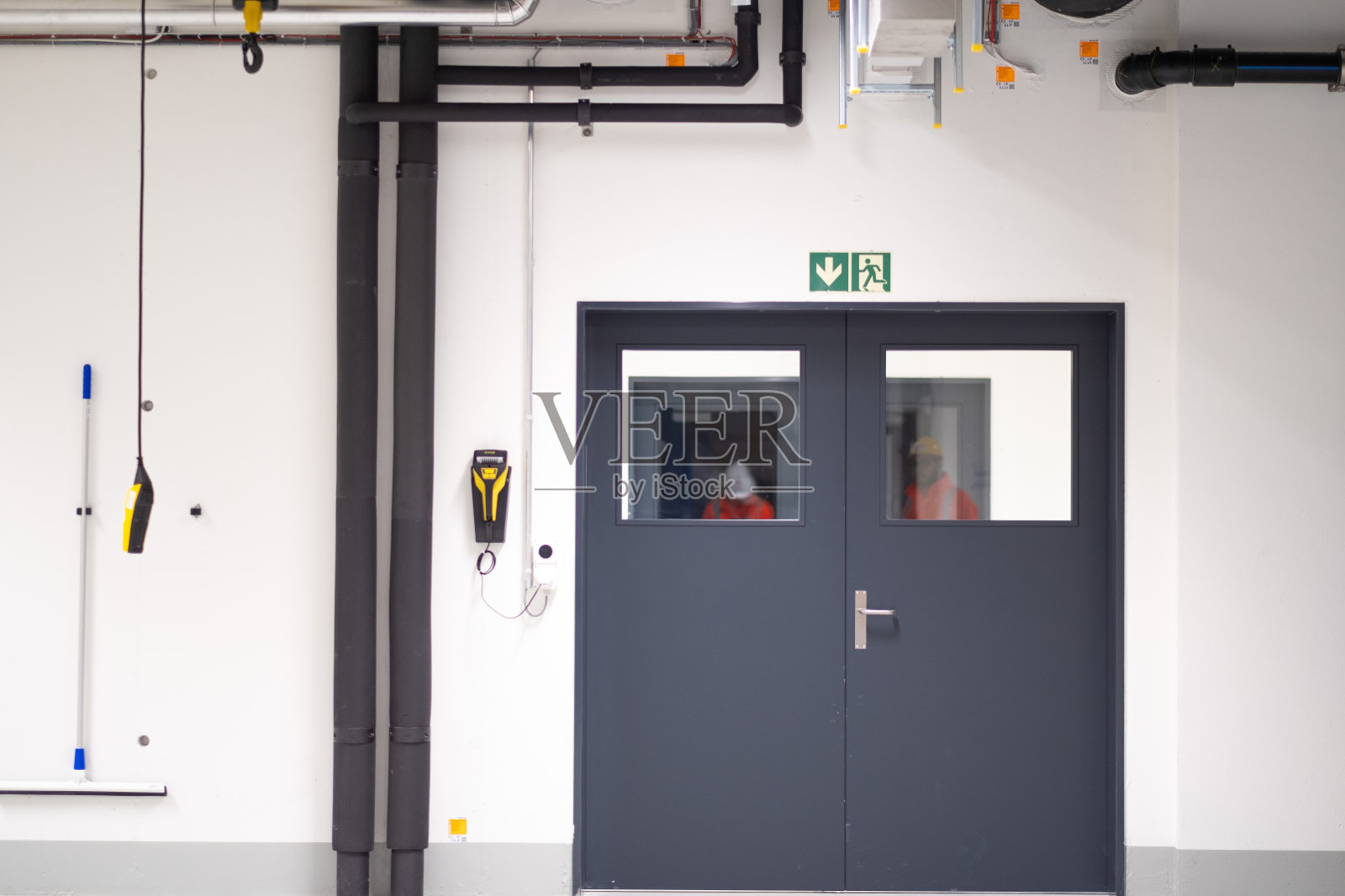 工业建筑的门照片摄影图片