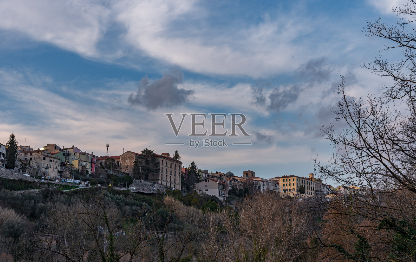 Isernia。历史中心的一瞥照片摄影图片