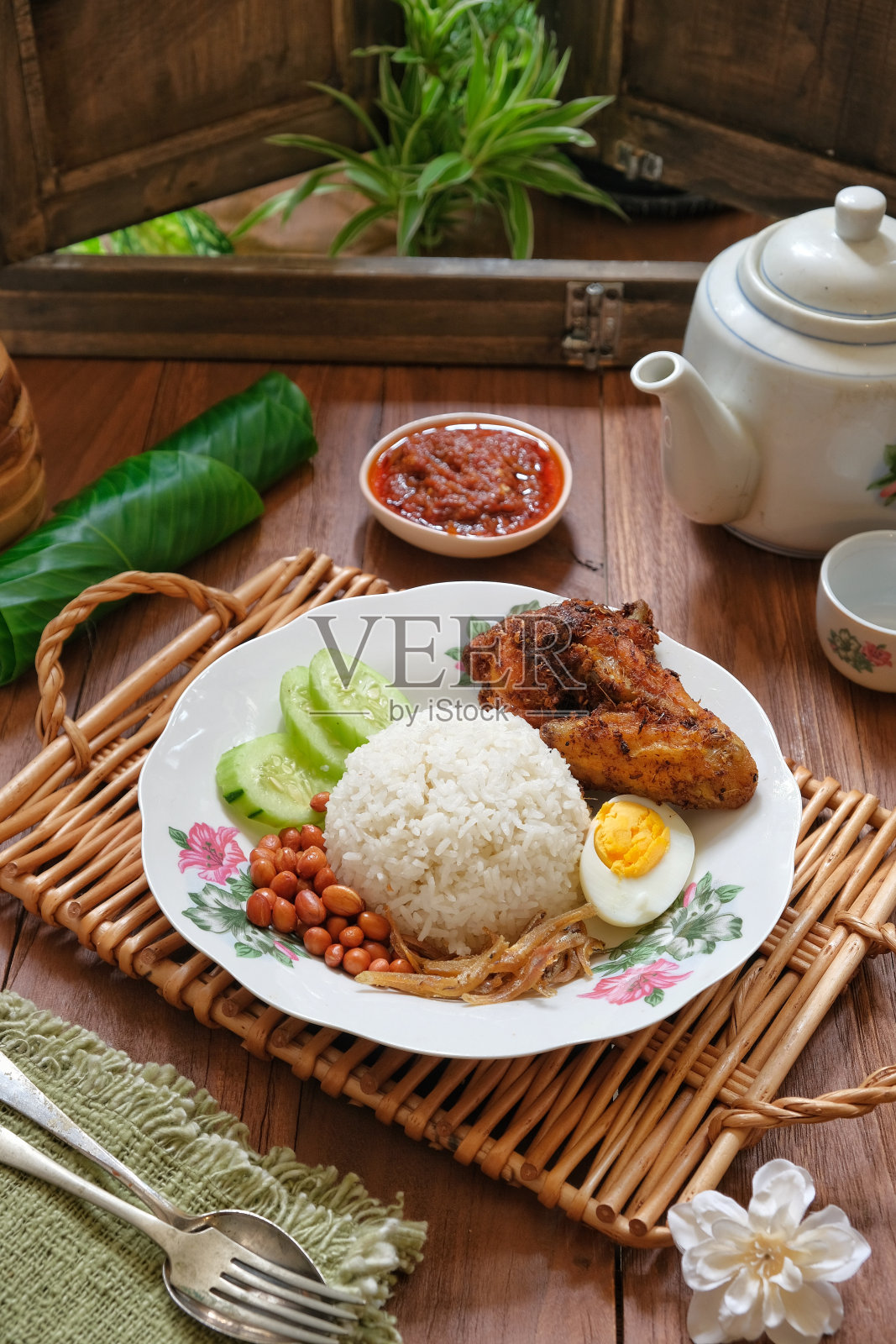 炸鸡肥饭照片摄影图片