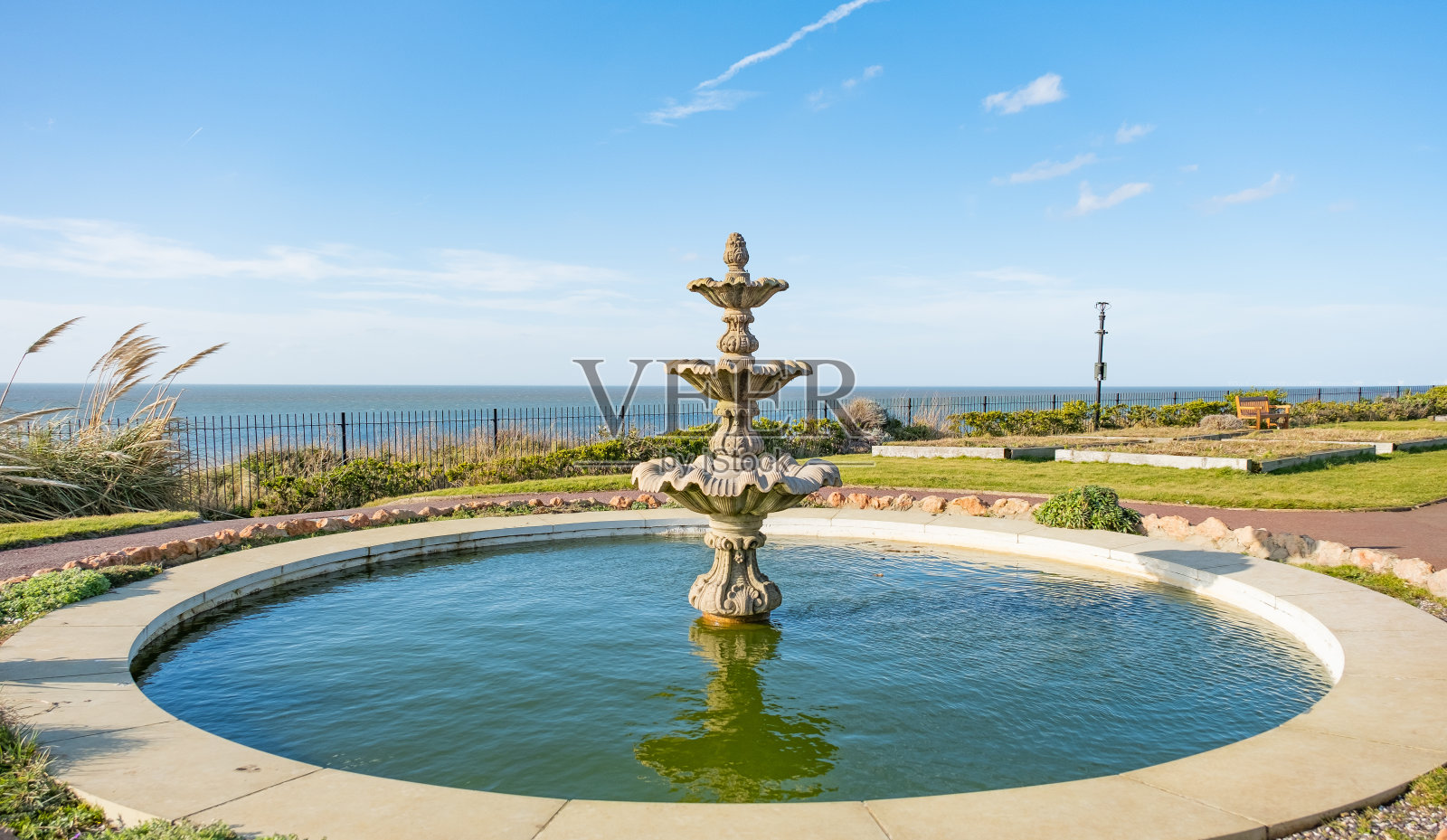 亨斯坦顿传统花园的池塘和喷泉照片摄影图片