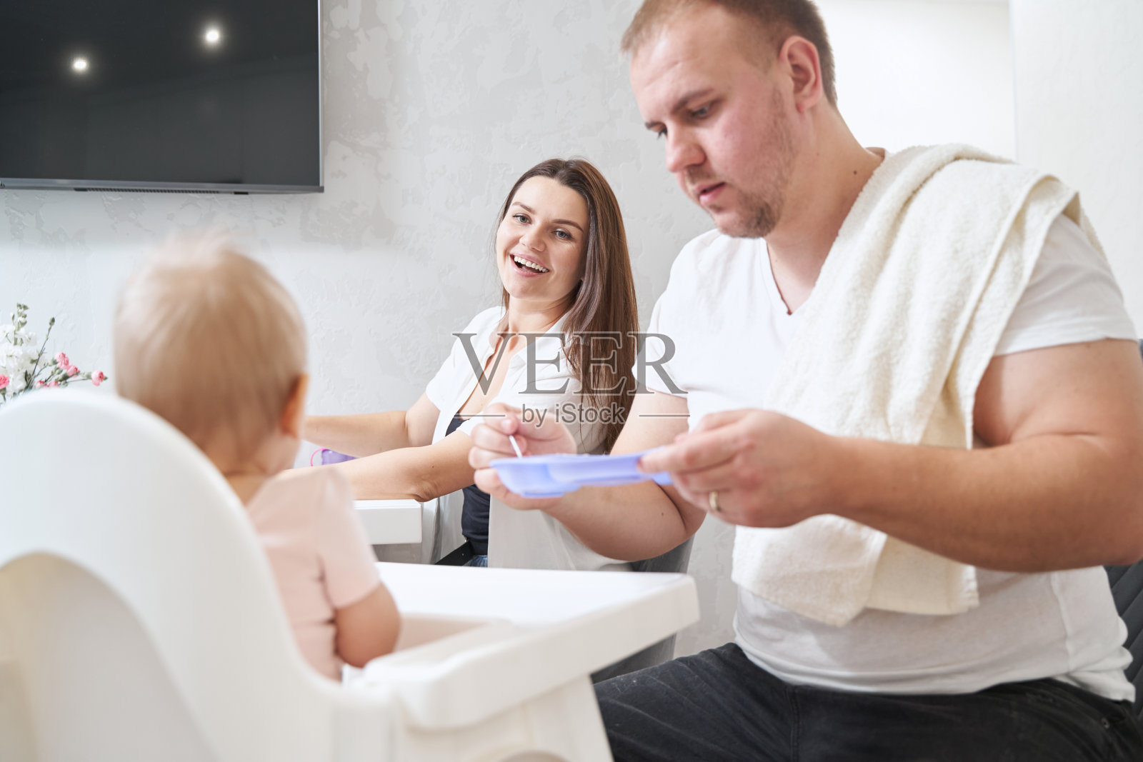 家庭和睦的快乐正面照片照片摄影图片