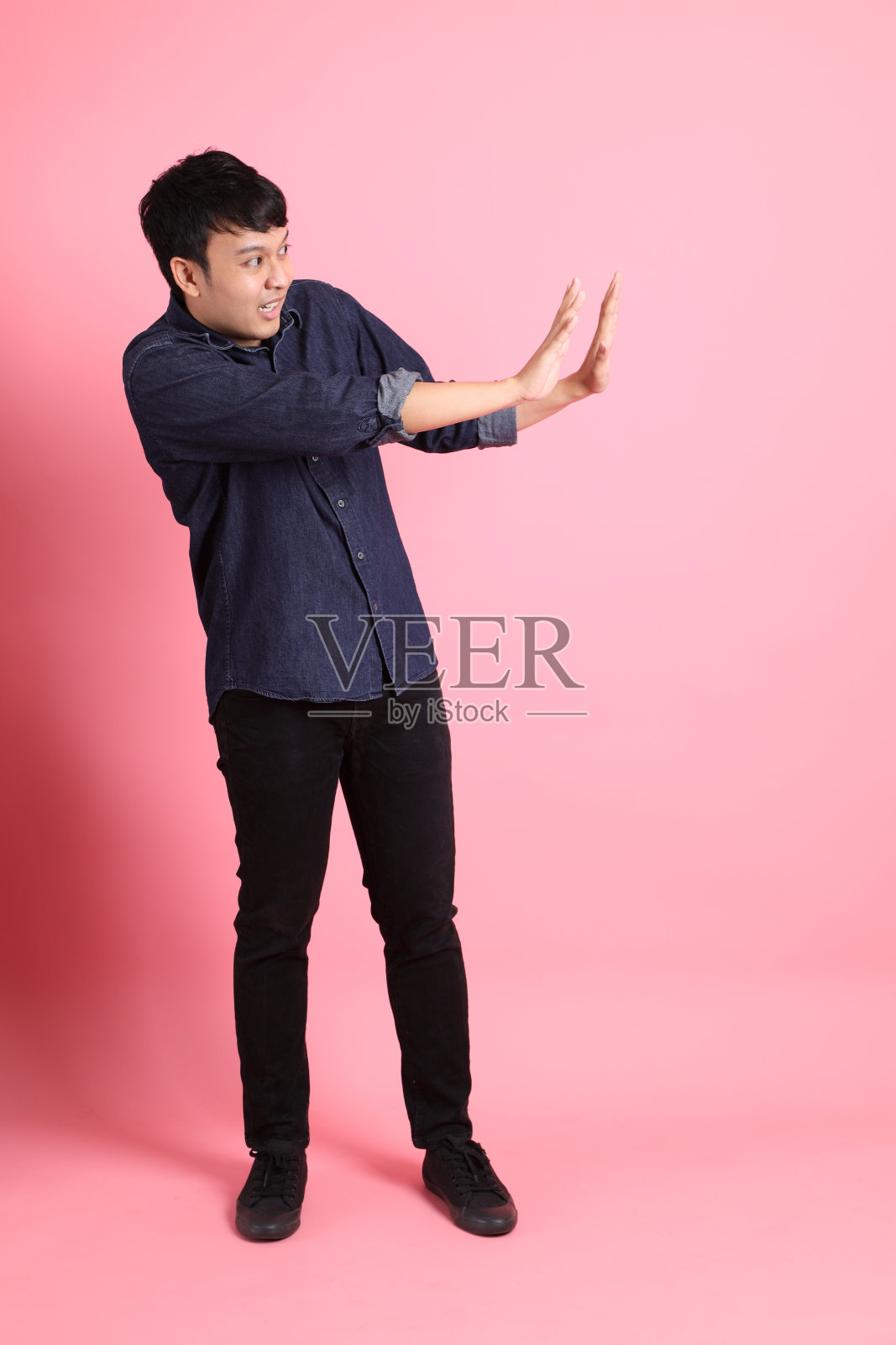 年轻的成年男人照片摄影图片