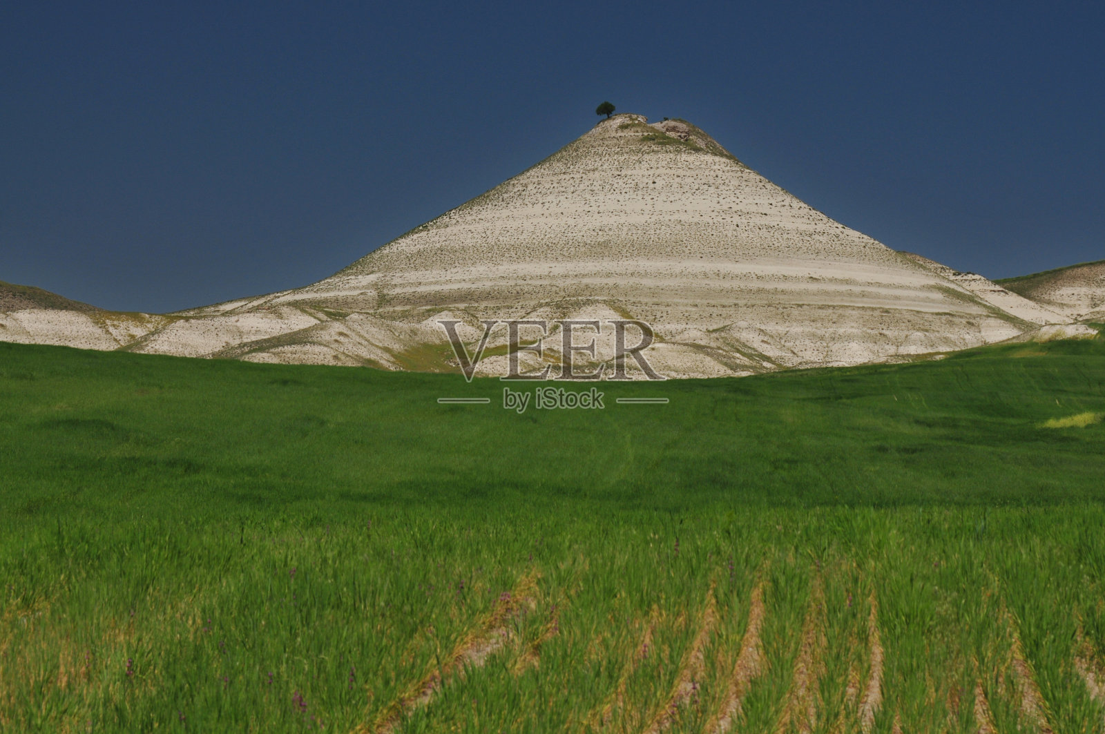白色的山照片摄影图片