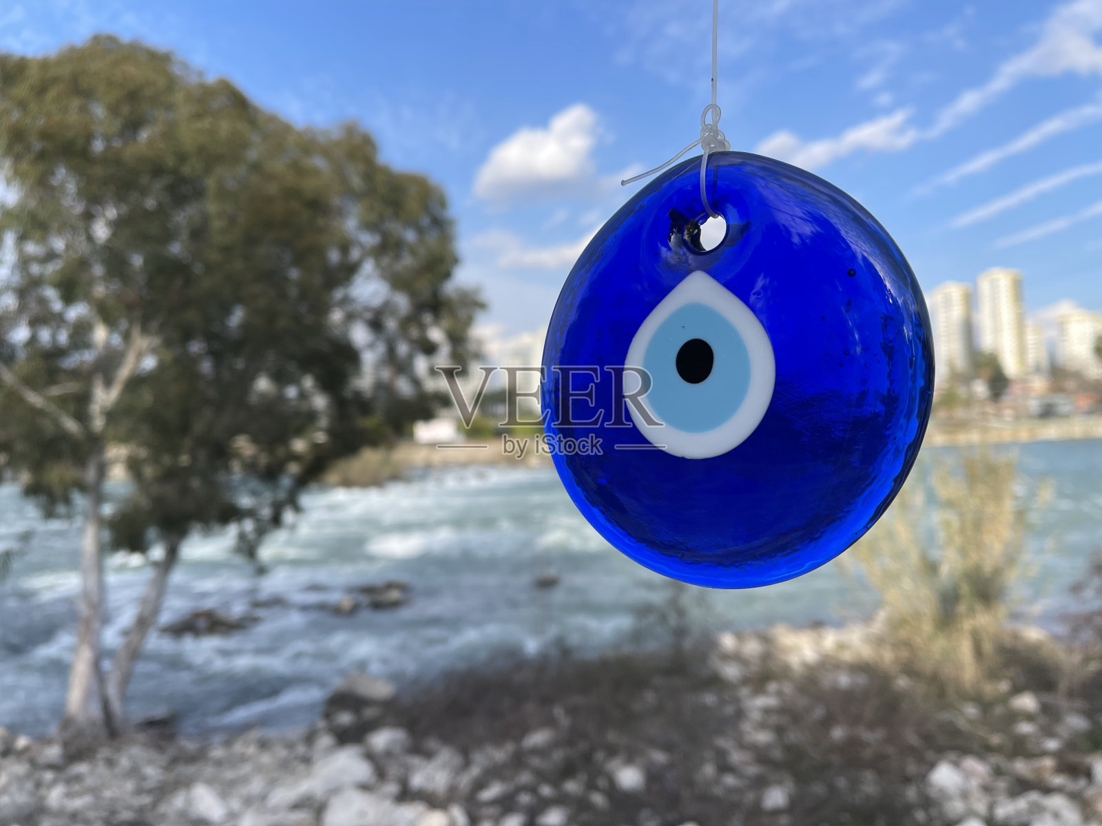 蓝色珠子用来对抗邪恶的眼睛照片摄影图片