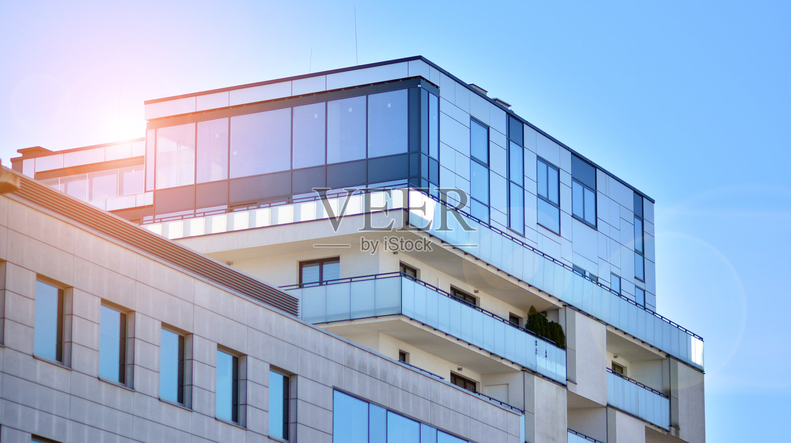 现代住宅公寓的碎片与扁平的建筑外。照片摄影图片