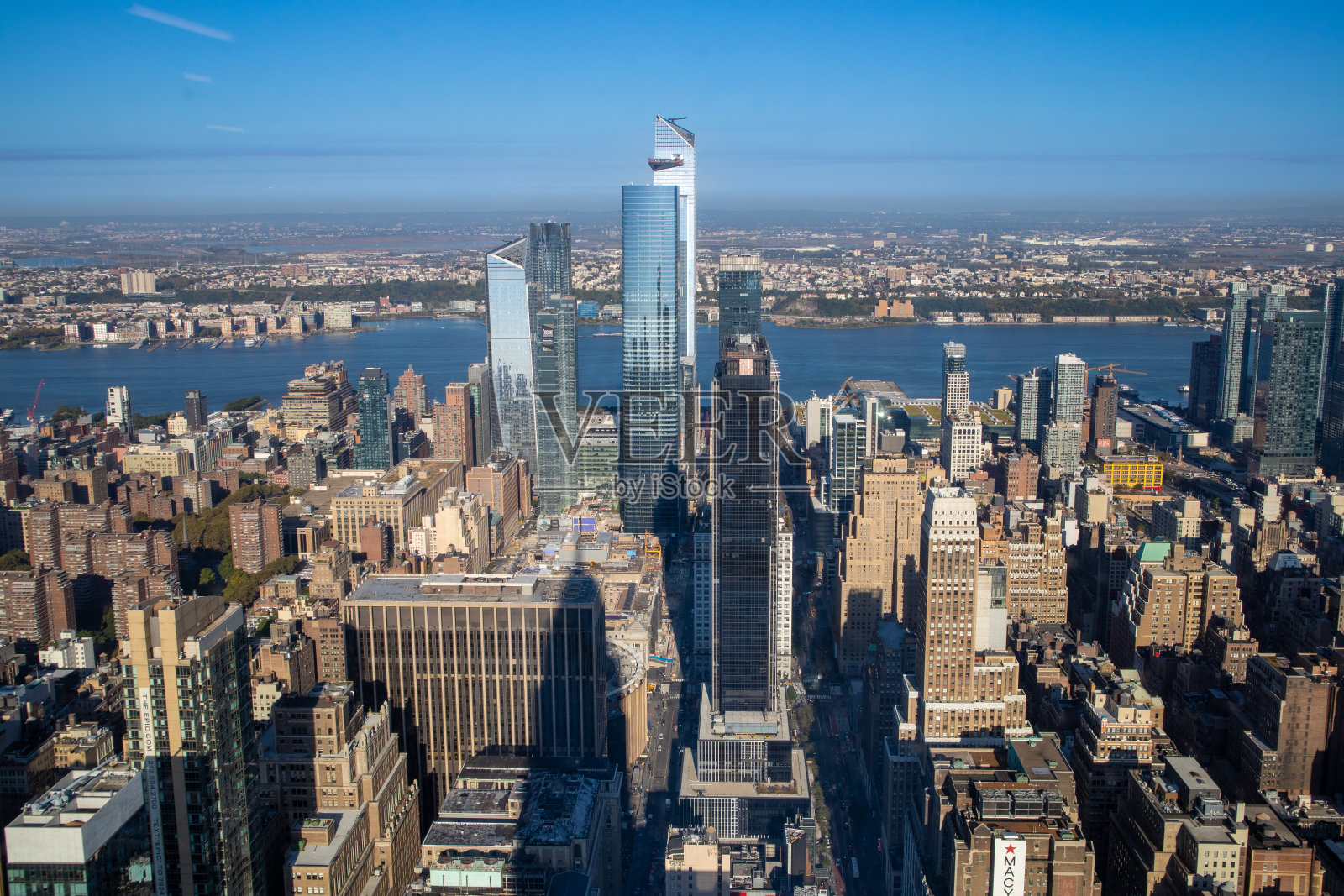 从帝国大厦楼顶俯瞰哈德逊河照片摄影图片