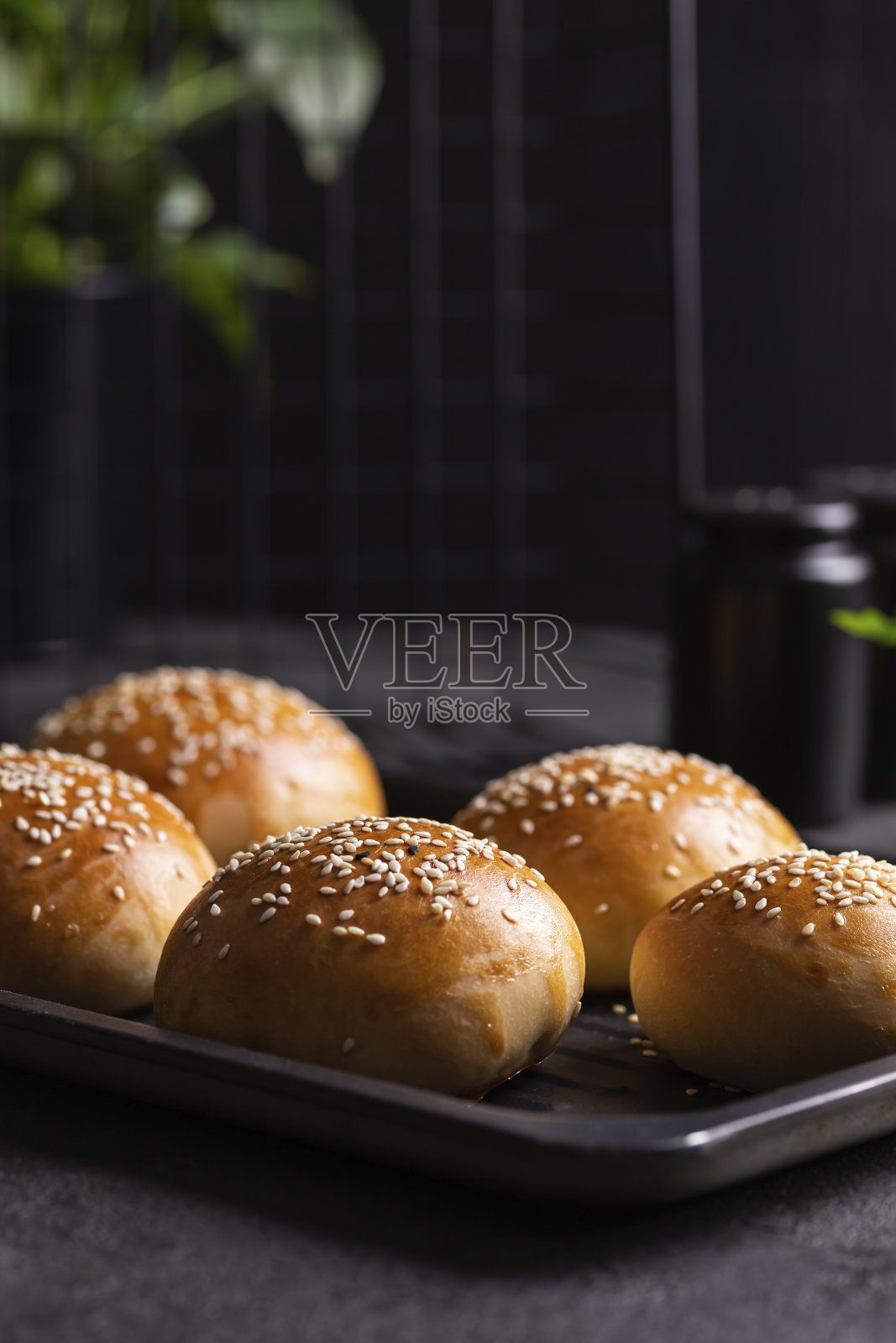 新鲜出炉的汉堡面包照片摄影图片