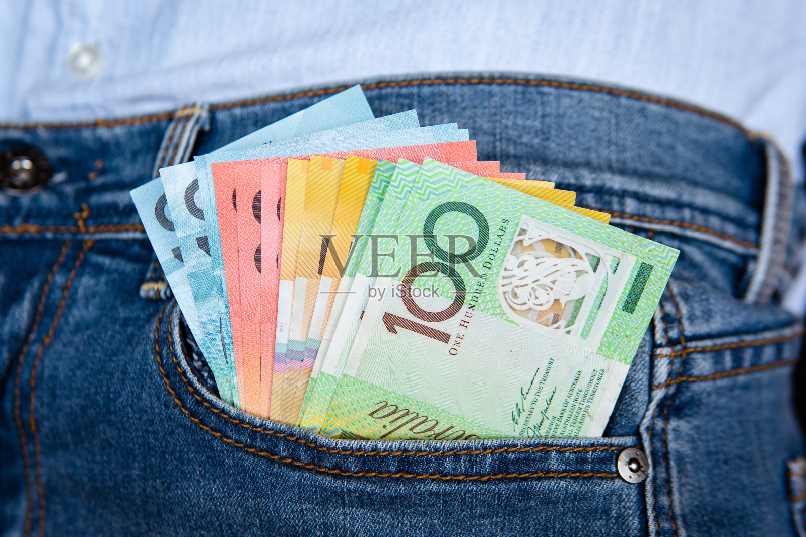 口袋里装满了澳洲现钞照片摄影图片