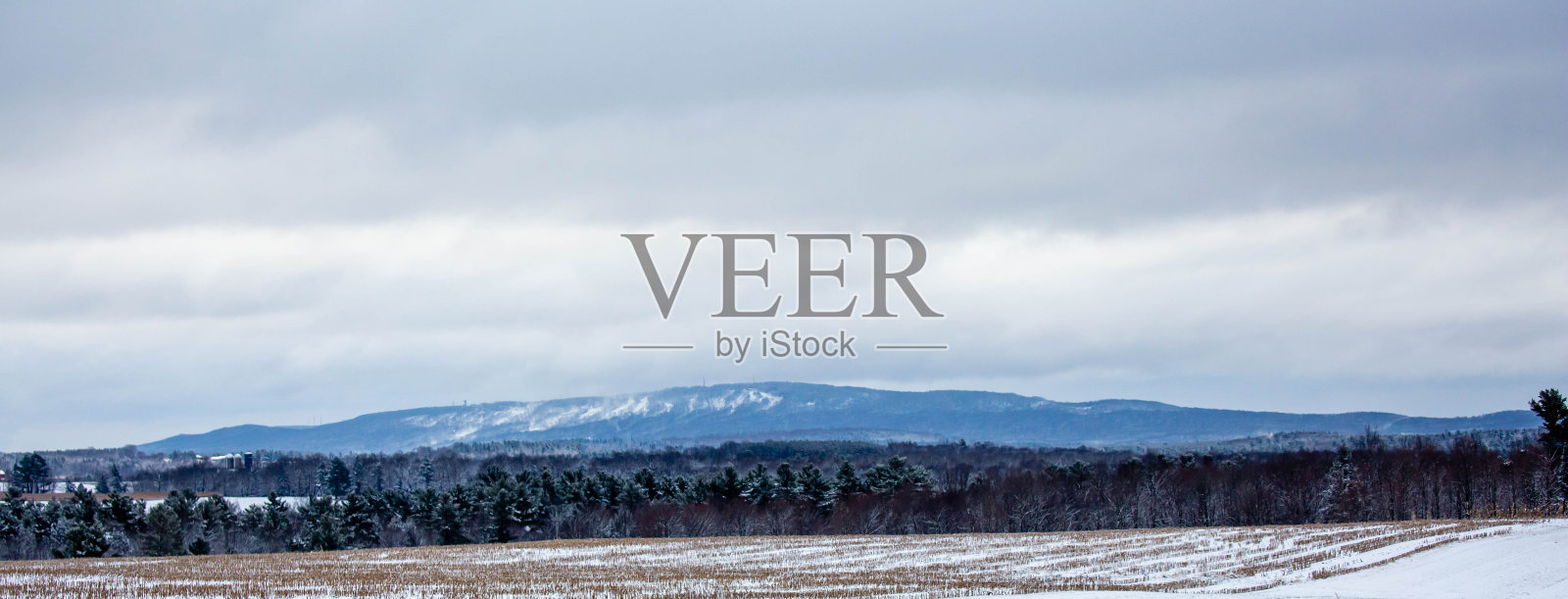 11月威斯康星州沃索肋山公园的花岗岩峰滑雪场照片摄影图片