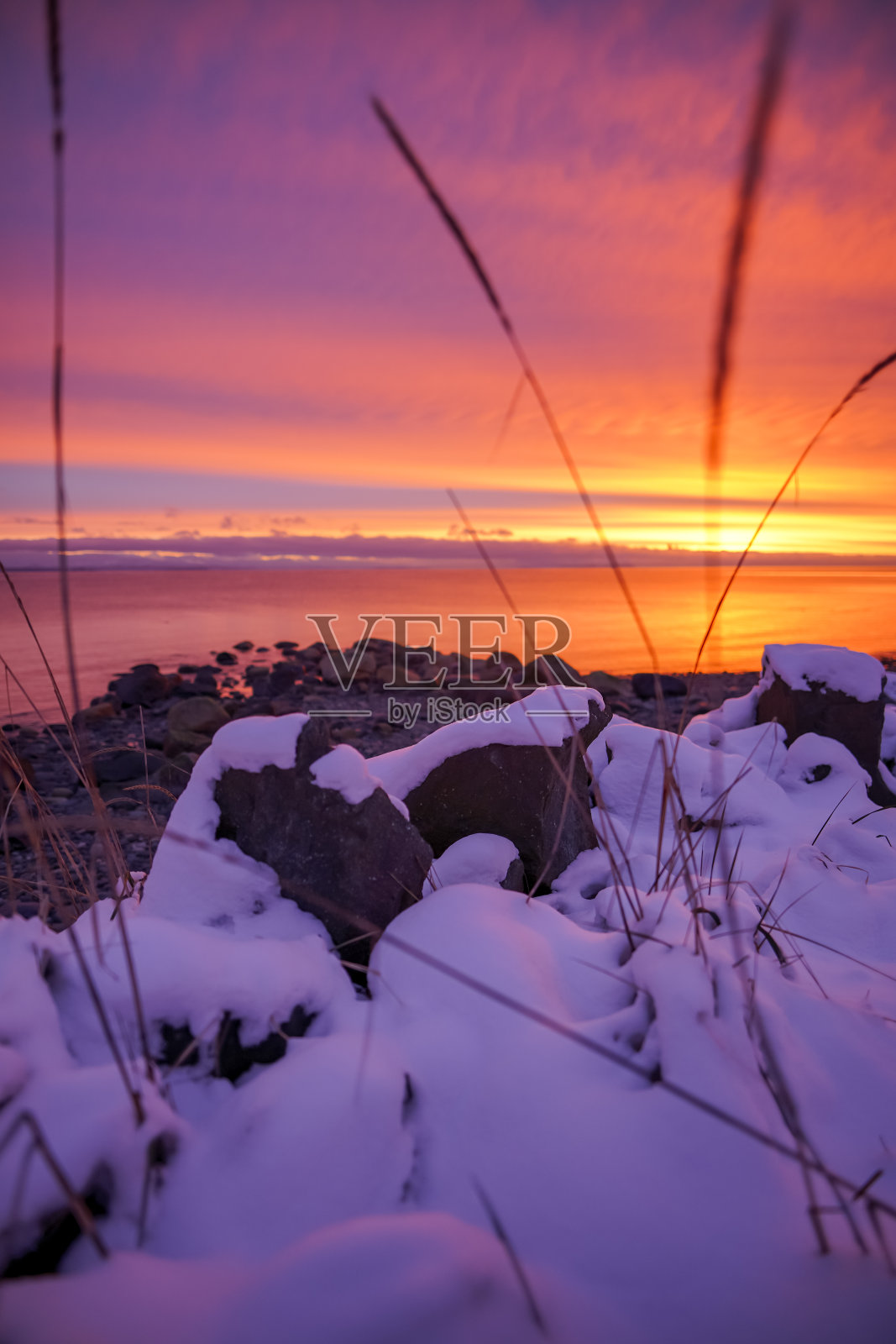 加拿大BC省温哥华岛坎贝尔河如画般的雪景日出海景照片摄影图片