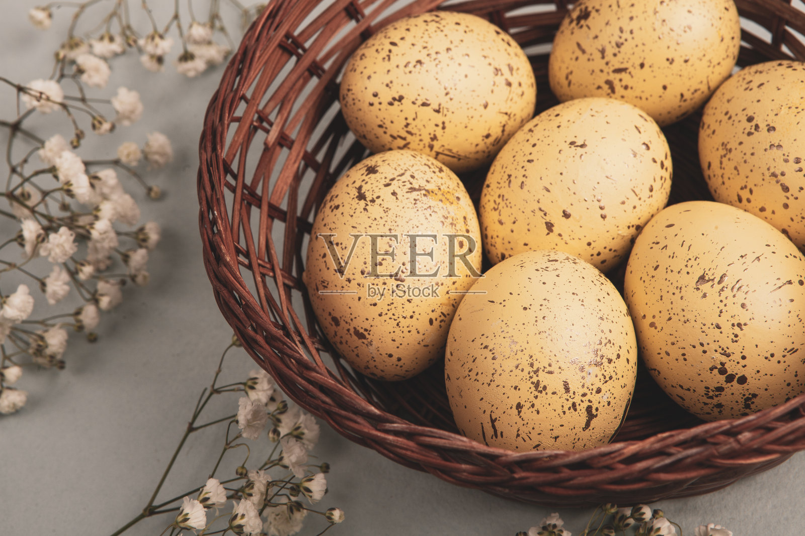 手绘粉彩复活节彩蛋背景。复活节快乐贺卡或请柬。照片摄影图片