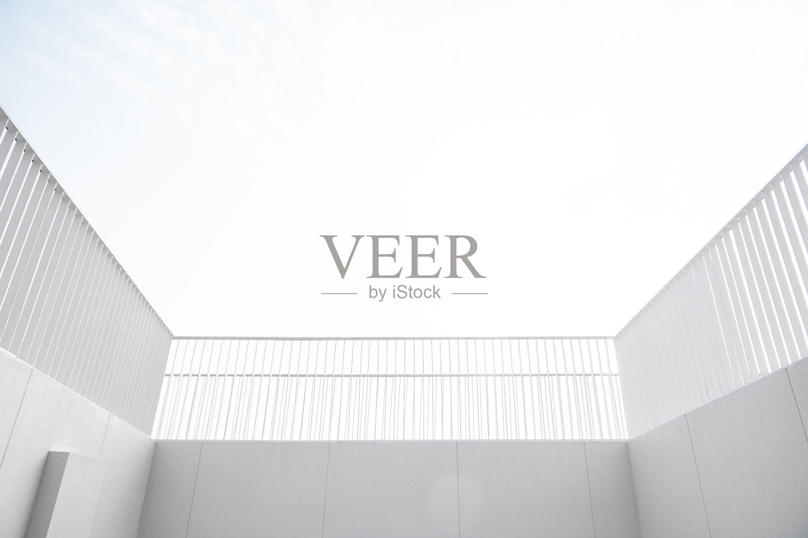 白色栏杆建筑物的白色栏杆照片摄影图片