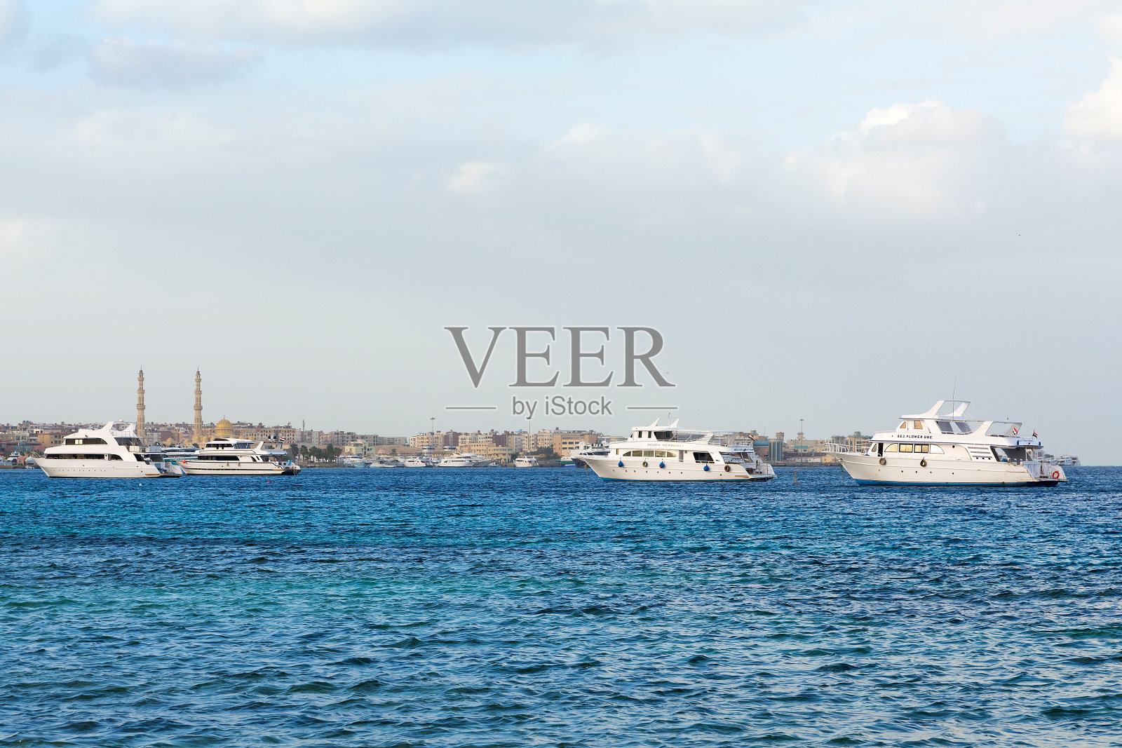 埃及洪加达红海的船只照片摄影图片