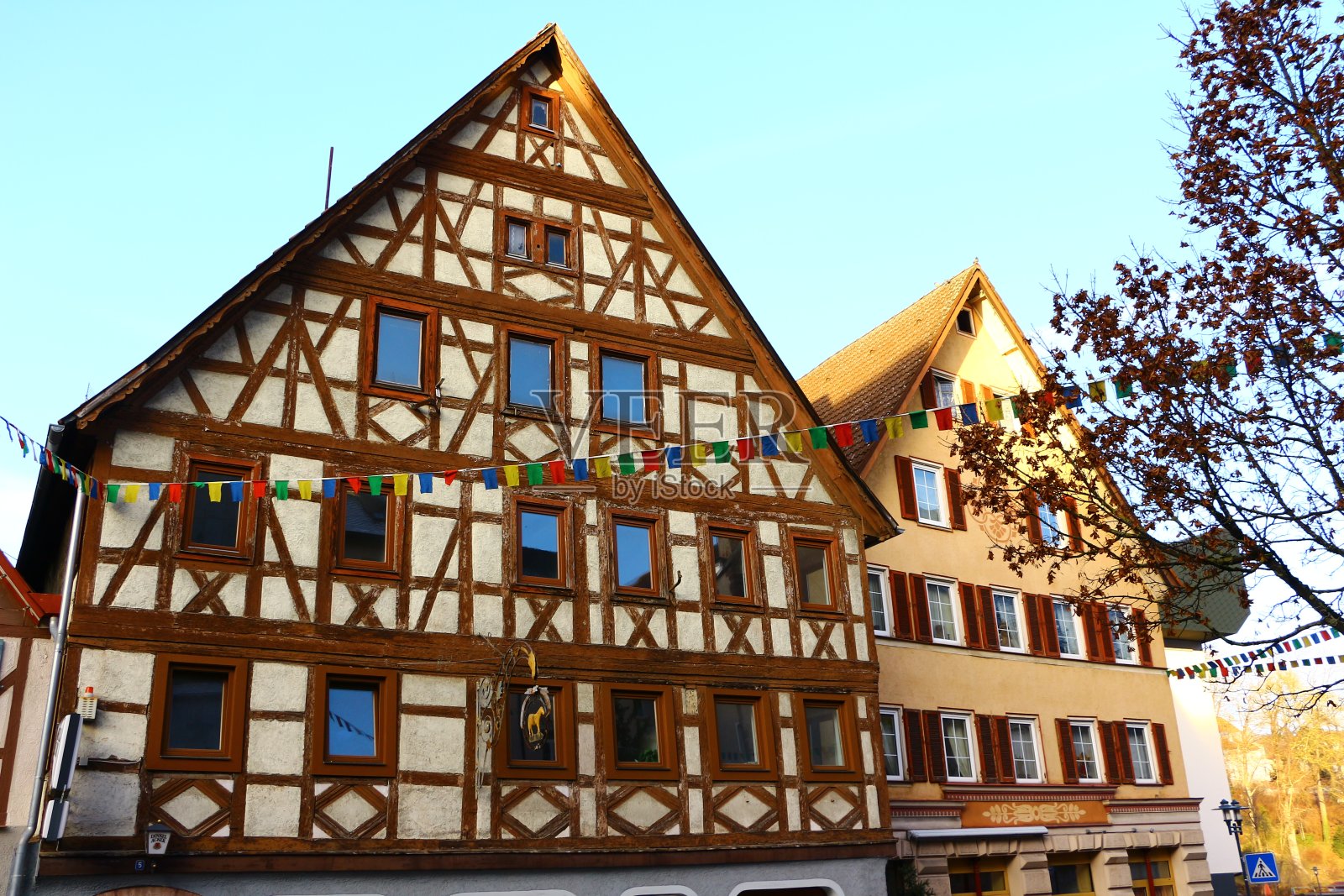 阳光明媚的冬日，在霍布姆内卡照片摄影图片