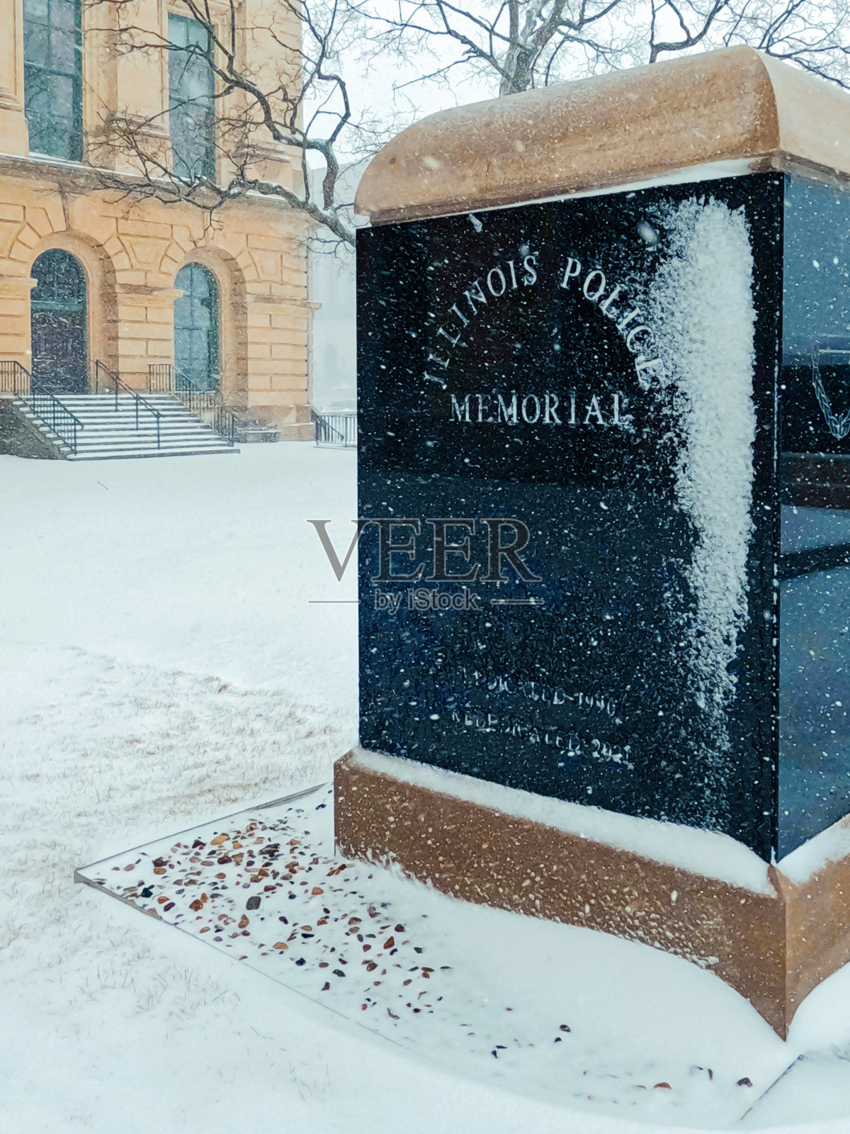 伊利诺斯州议会大厦的伊利诺斯州警察纪念碑照片摄影图片