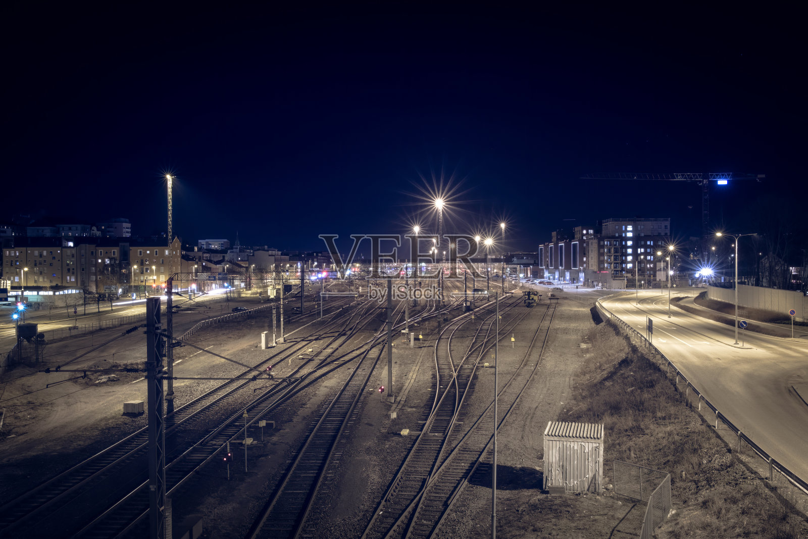 铁路灯光的长曝光镜头照片摄影图片