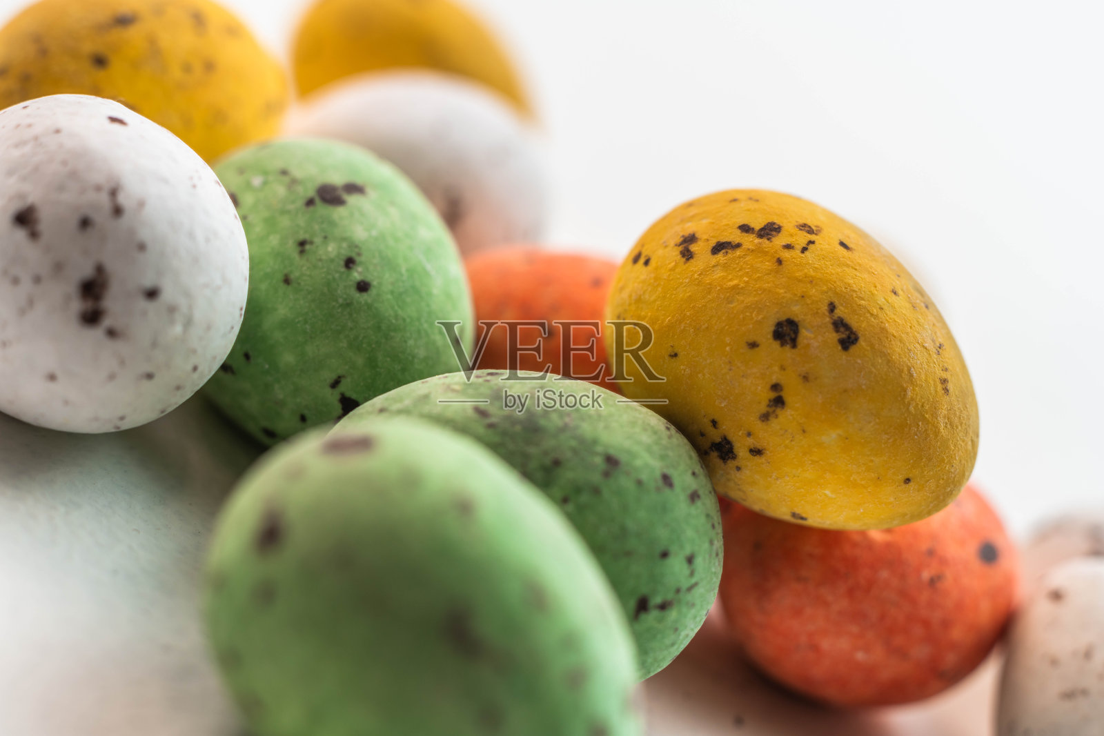 巧克力蛋的摆放照片摄影图片