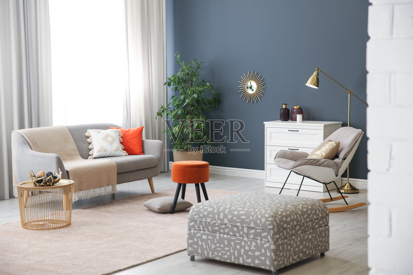 舒适的客厅内部的灵感来自秋天的颜色照片摄影图片