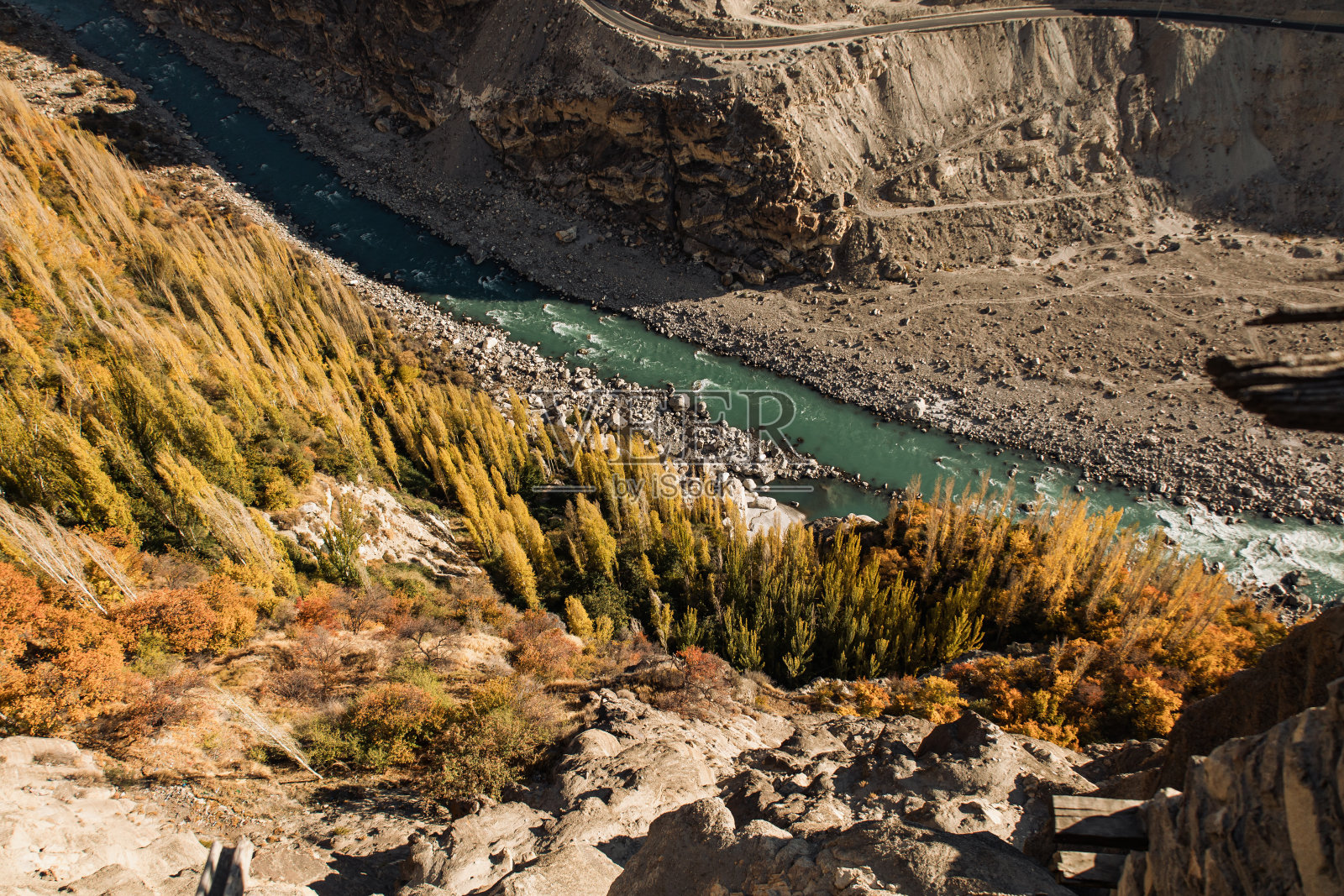 秋日喜玛拉雅河谷风光照片摄影图片