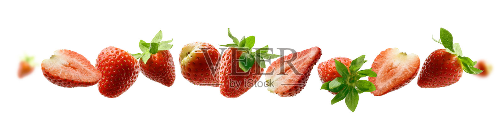 草莓漂浮在白色的背景上照片摄影图片