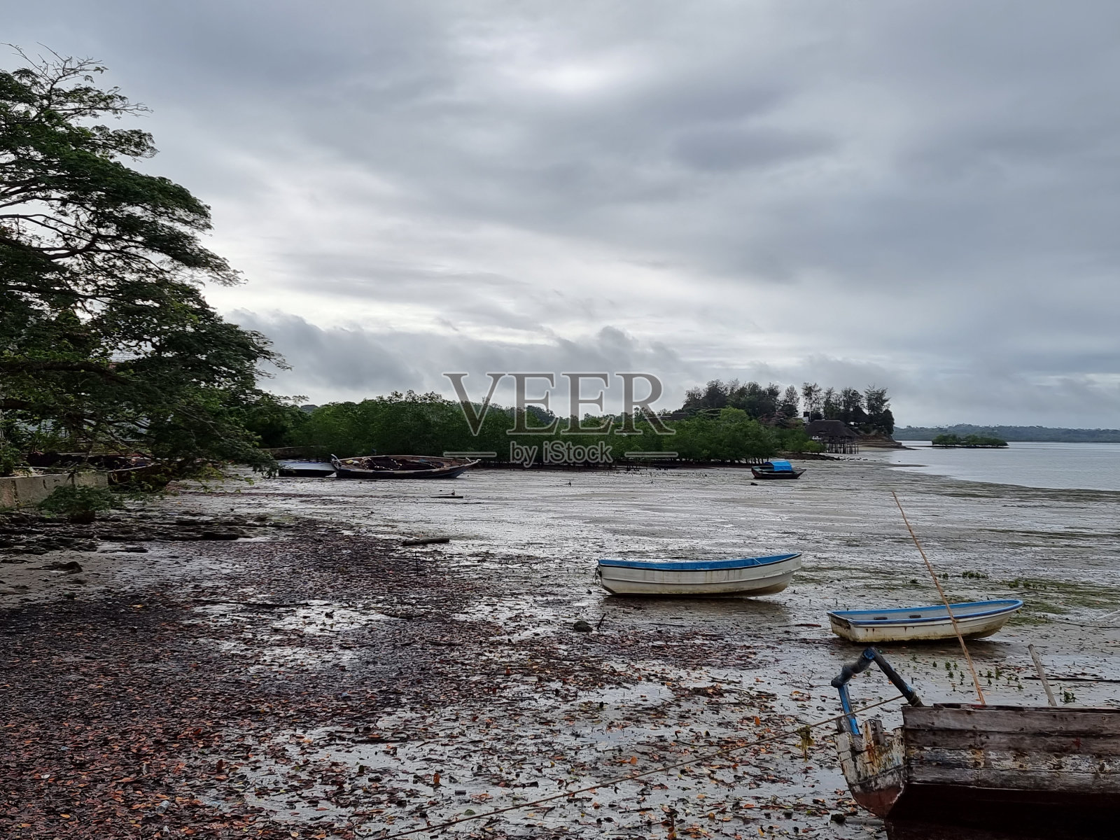 坦桑尼亚遗弃的船只照片摄影图片
