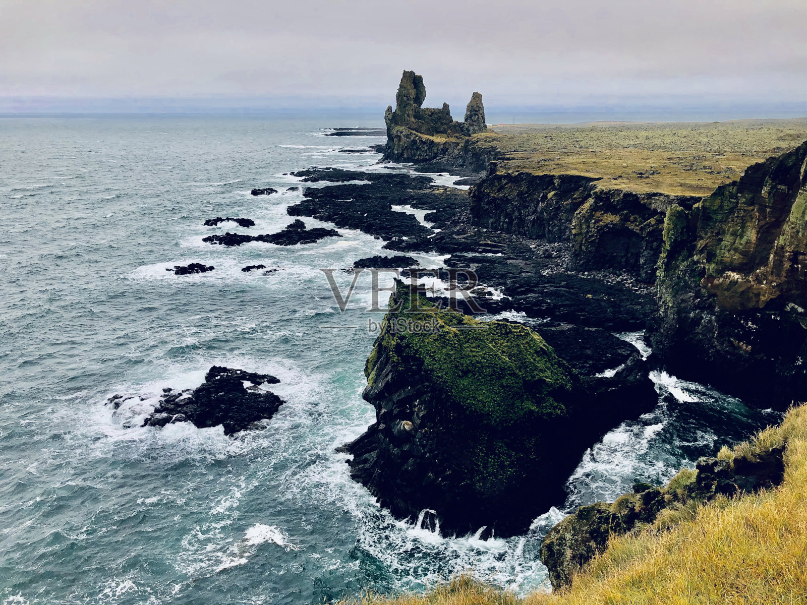 冰岛塞费尔斯半岛的海岸线照片摄影图片